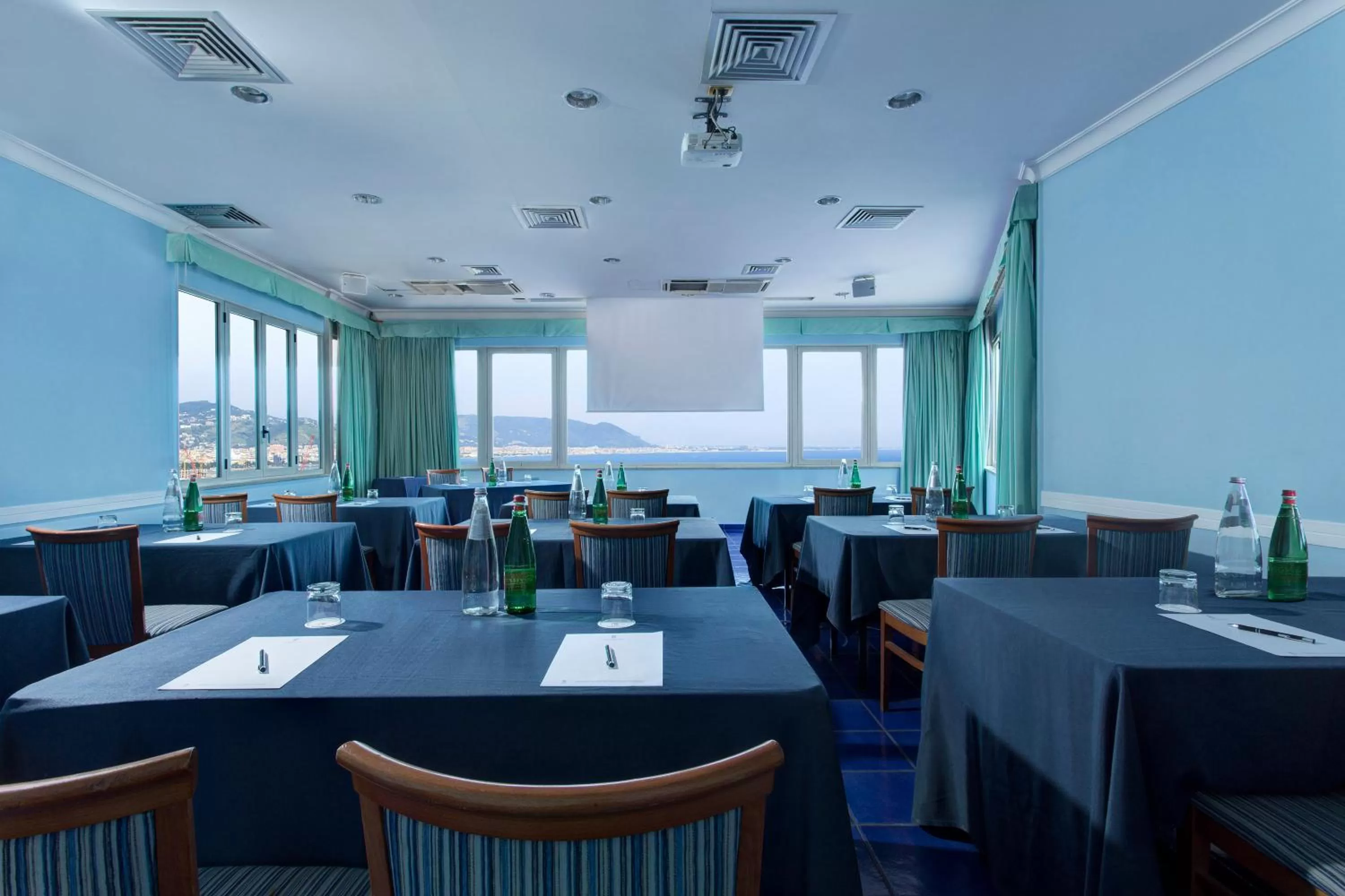 Business facilities in Lloyd's Baia Hotel