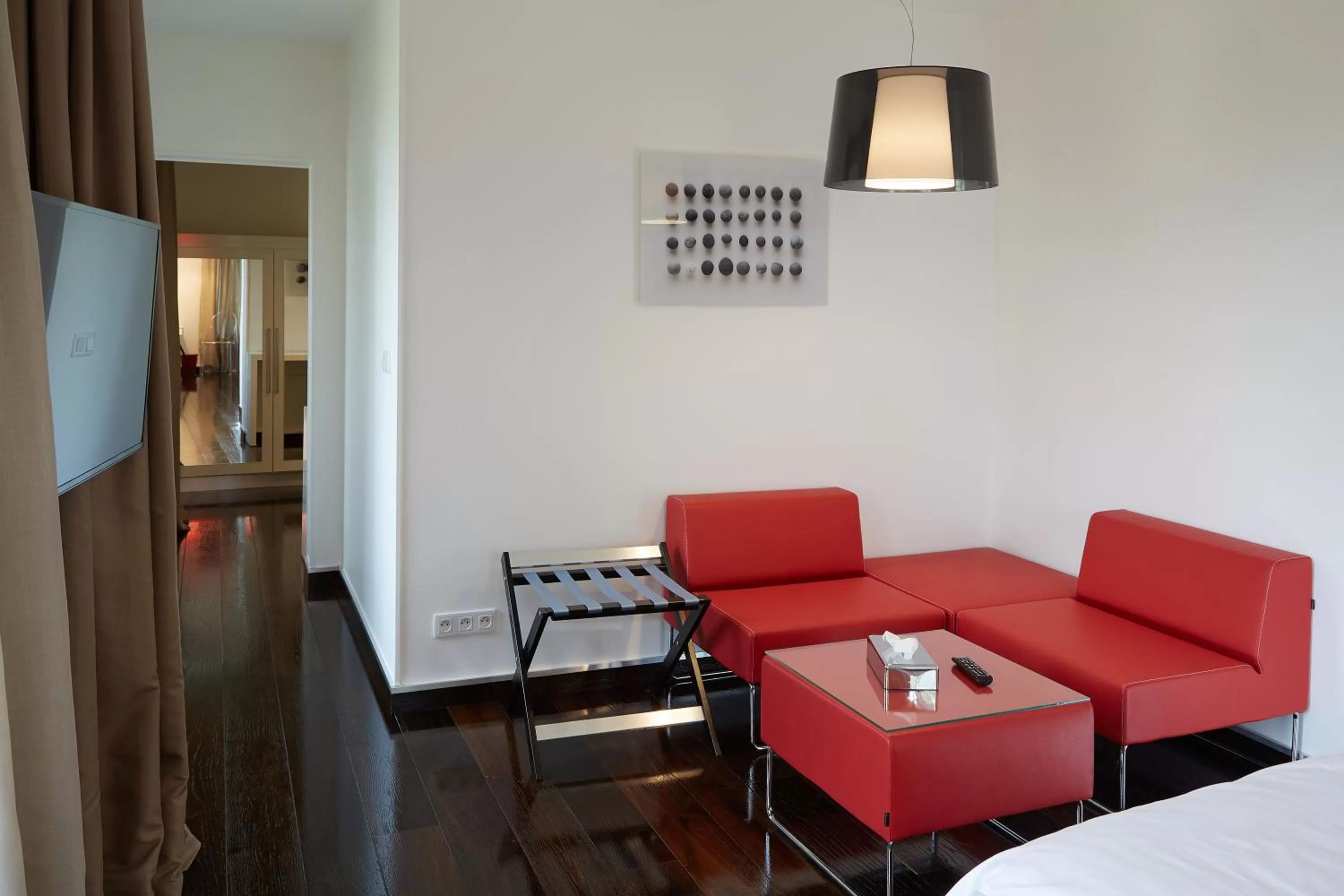 Seating area in The Originals Hôtel Le Cise Restaurant Chambres et Suites