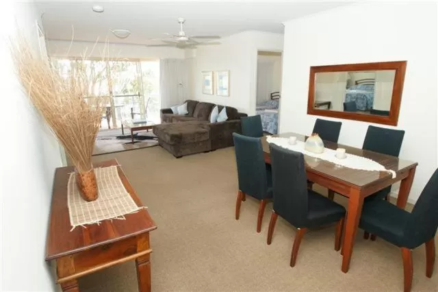 Day in The Esplanade Riverview Holiday Apartments