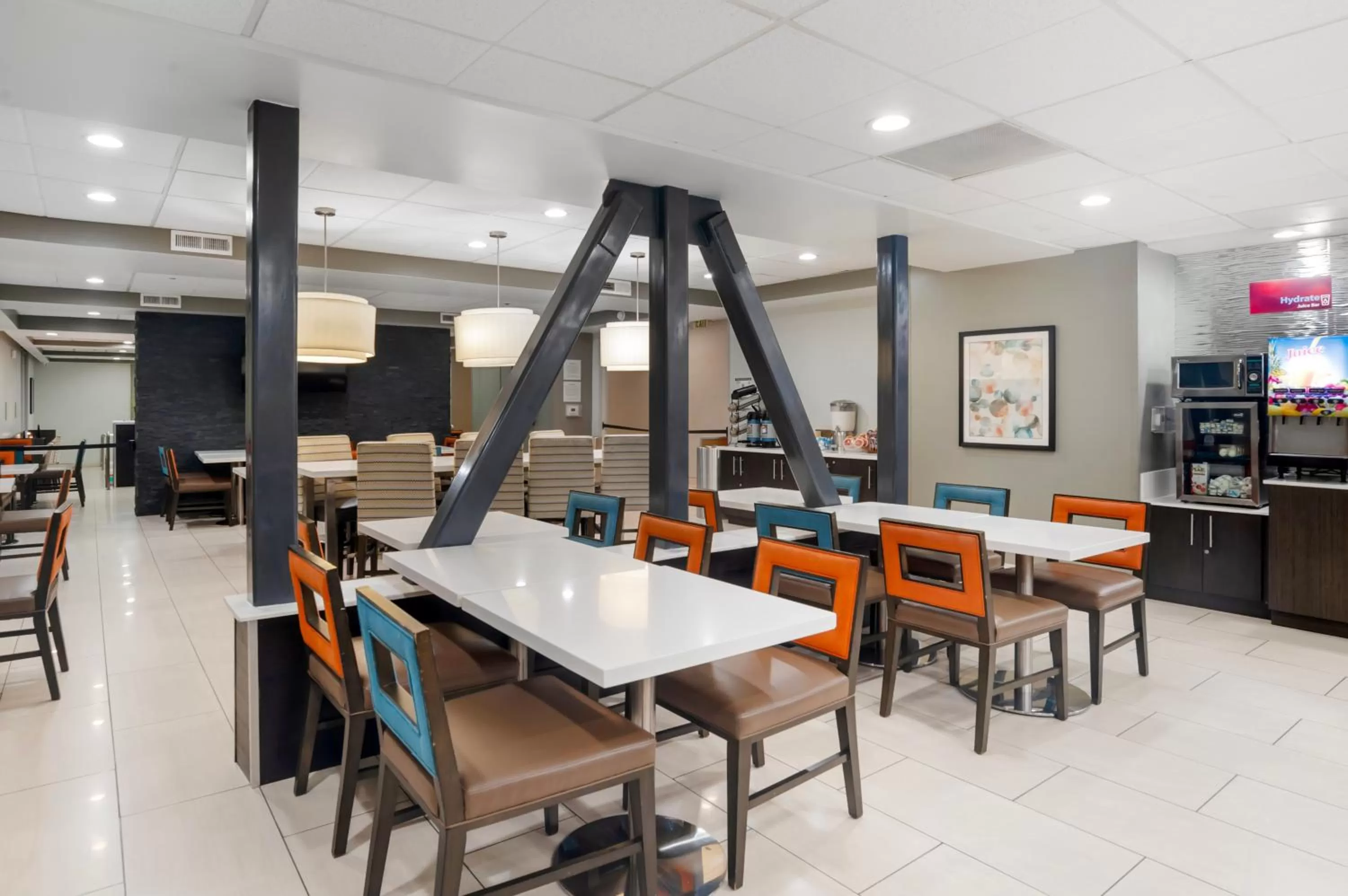 Restaurant/places to eat in Best Western Plus Commerce Hotel