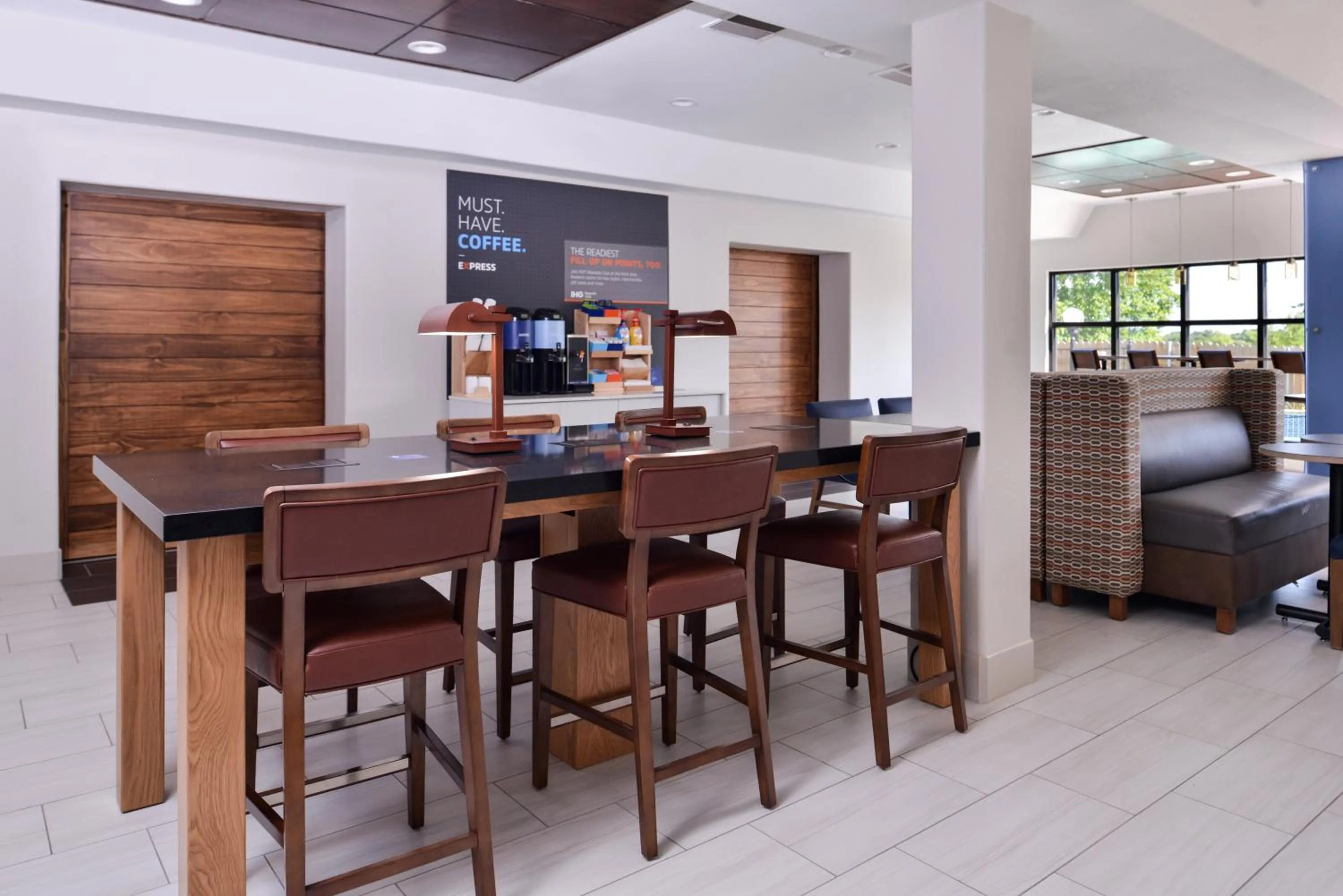 Breakfast in Holiday Inn Express Hotel & Suites Elgin by IHG