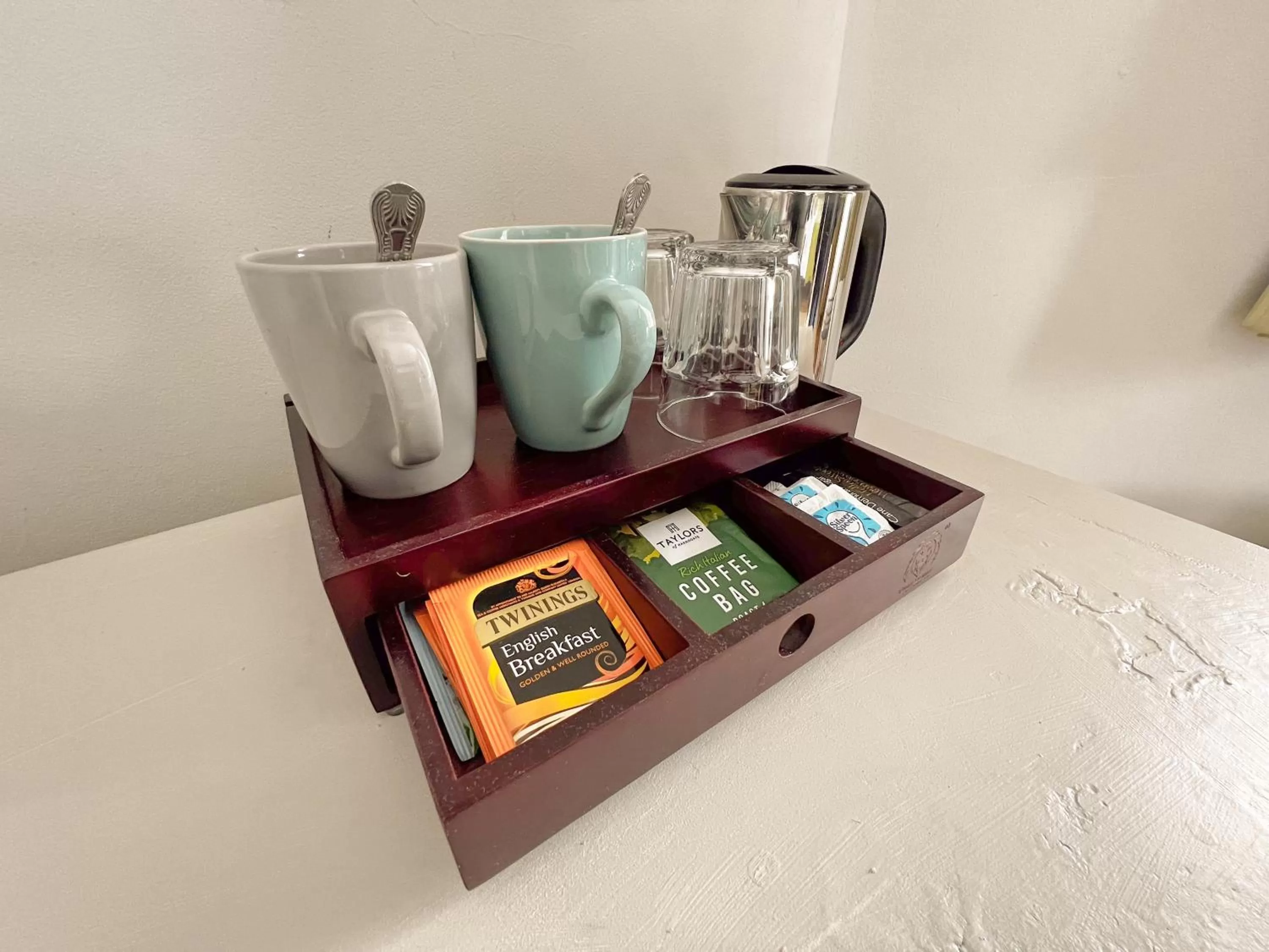 Coffee/tea facilities in Castle At Edgehill