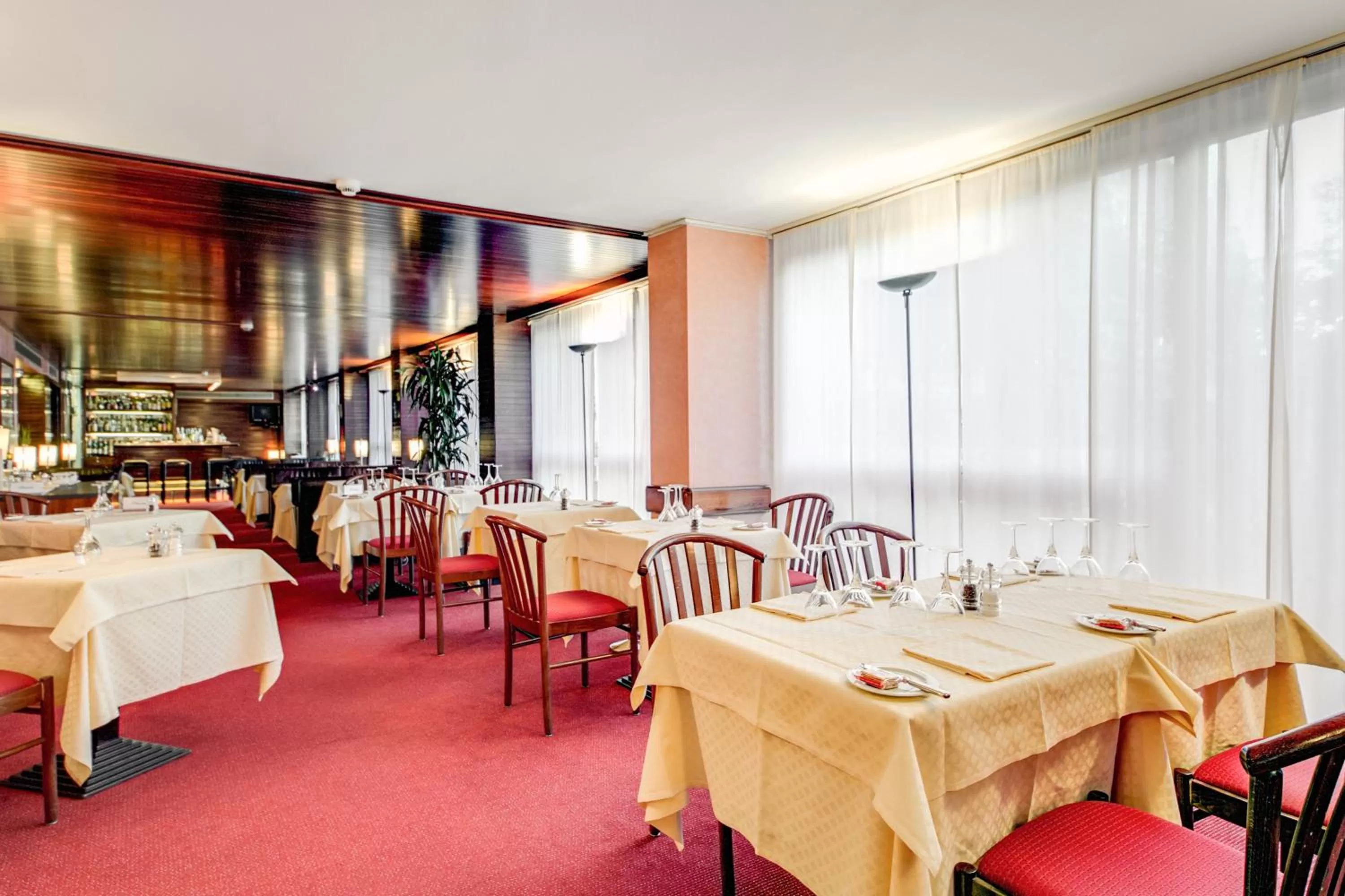 Restaurant/places to eat in Hotel Galileo