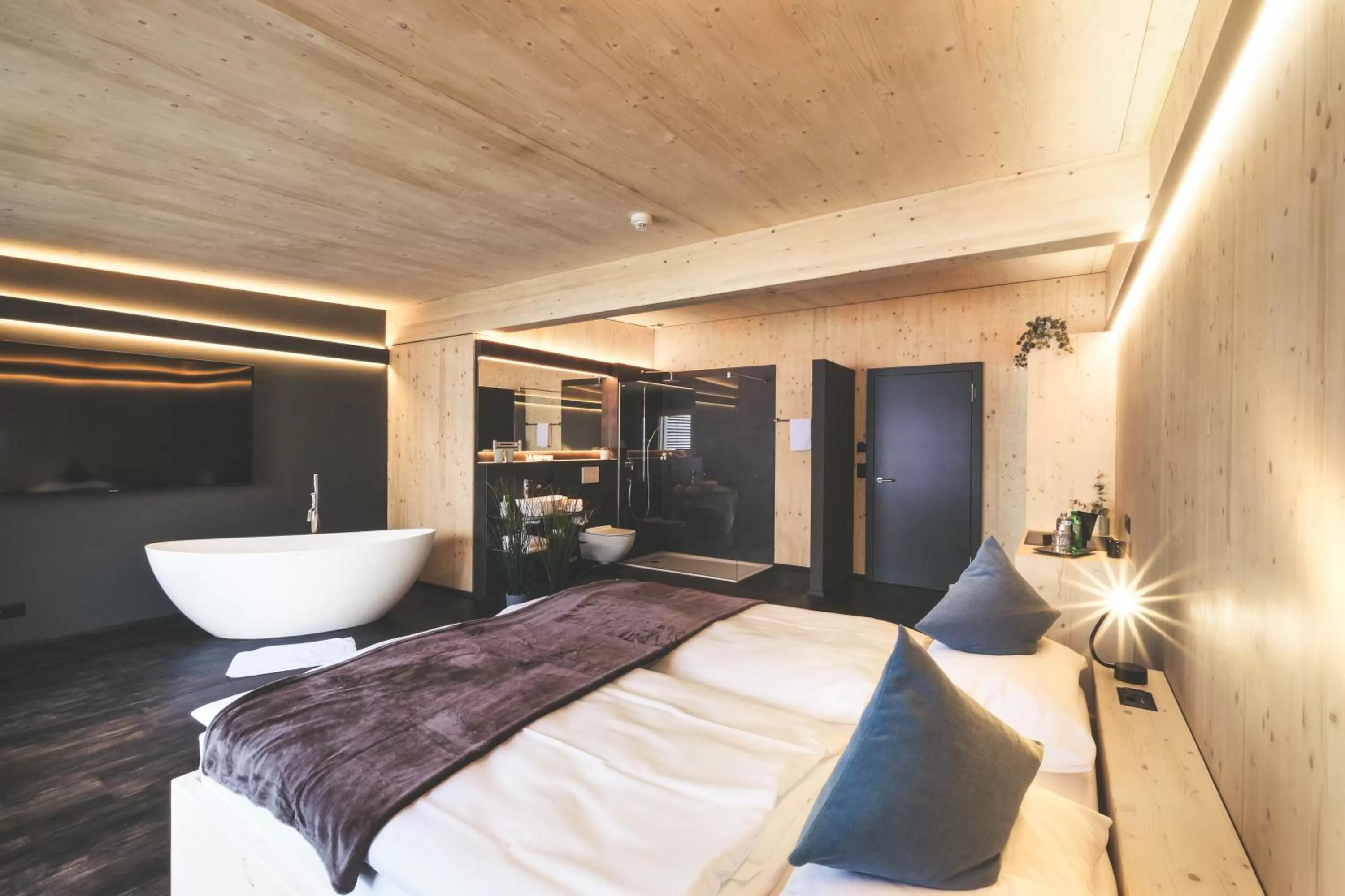 Photo of the whole room, Bed in Frutigresort