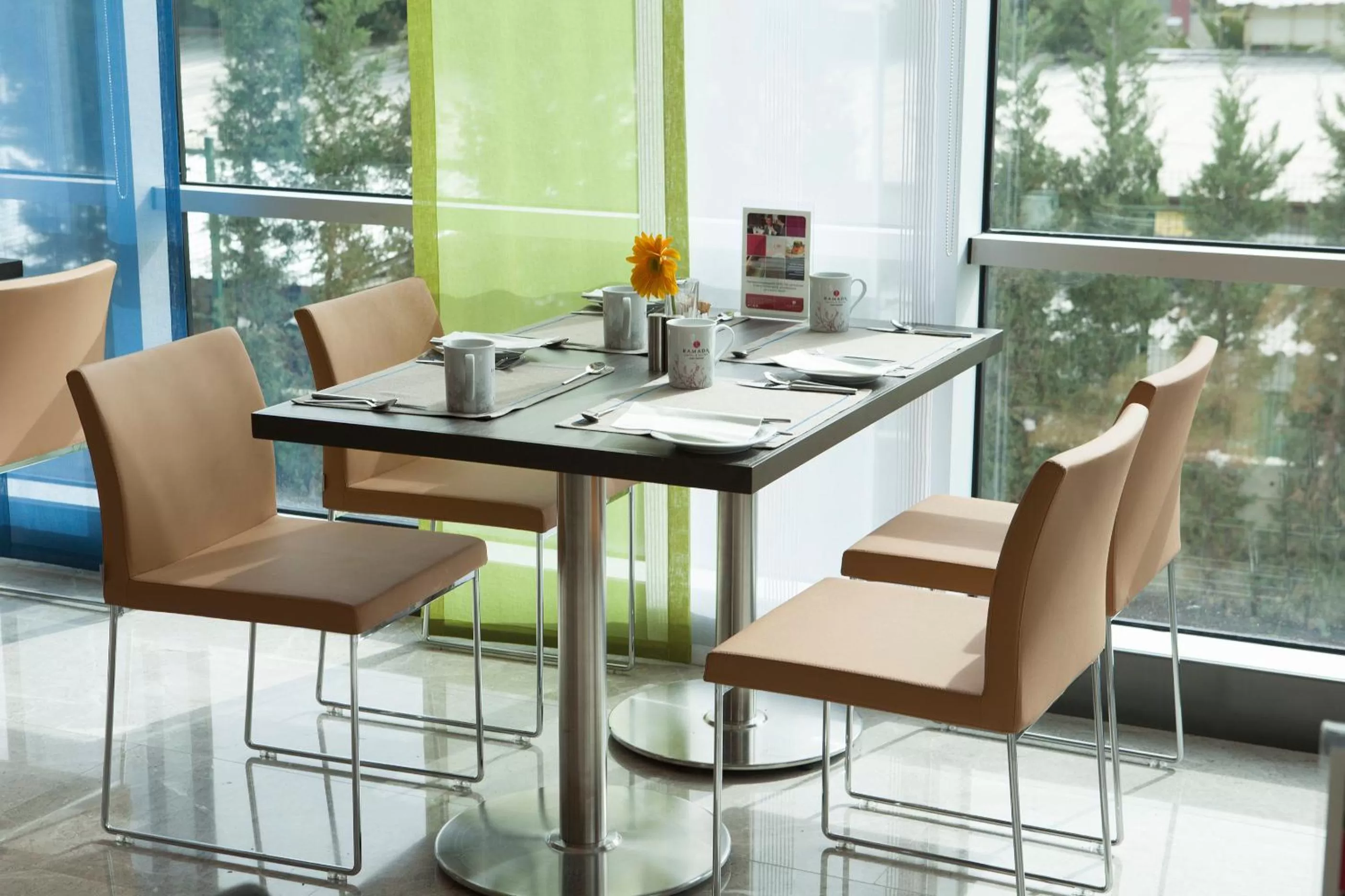 Restaurant/places to eat in Ramada Hotel & Suites by Wyndham Izmir Kemalpasa