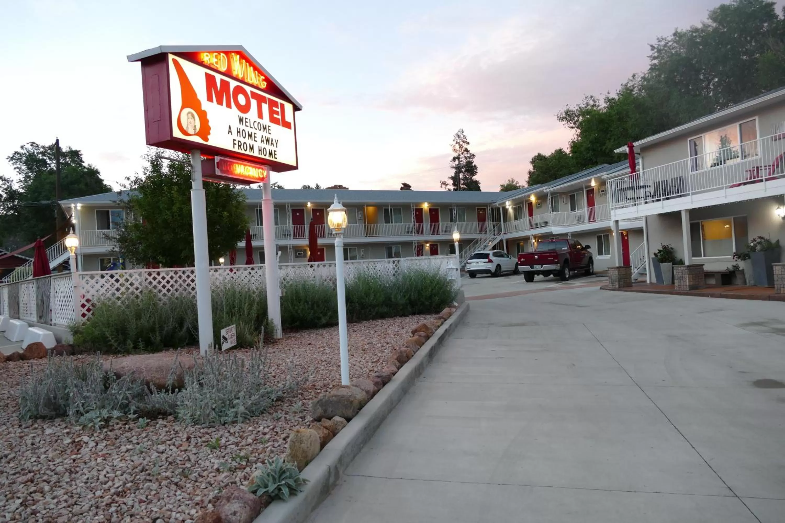 Facade/entrance, Property Building in Red Wing Motel