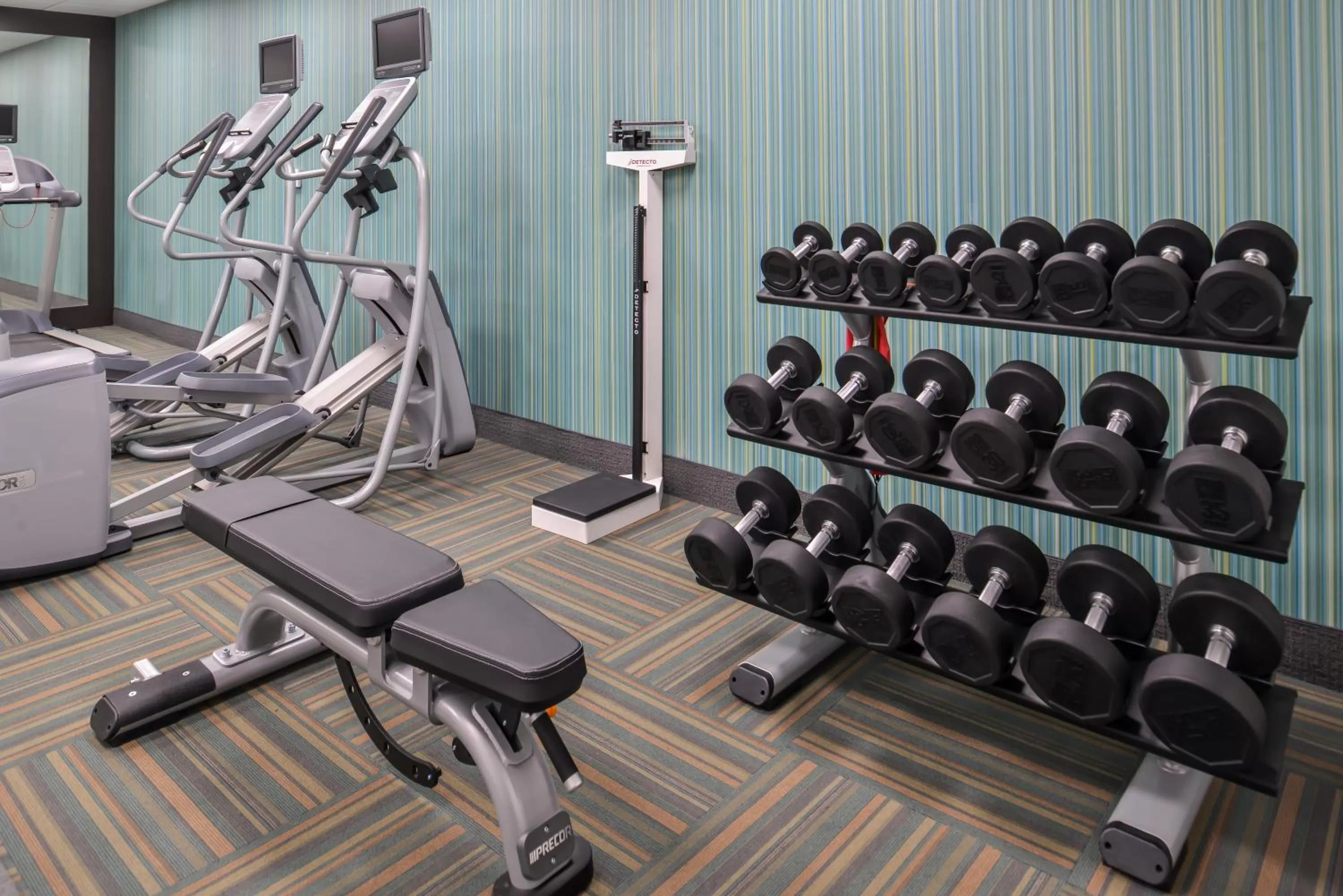 Fitness centre/facilities in Holiday Inn Express & Suites - Kansas City - Lee's Summit by IHG