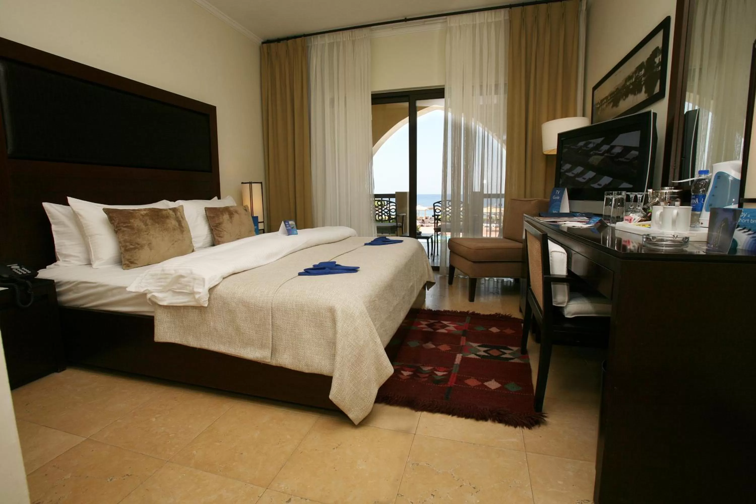 Bedroom, Bed in Grand Tala Bay Resort, Aqaba