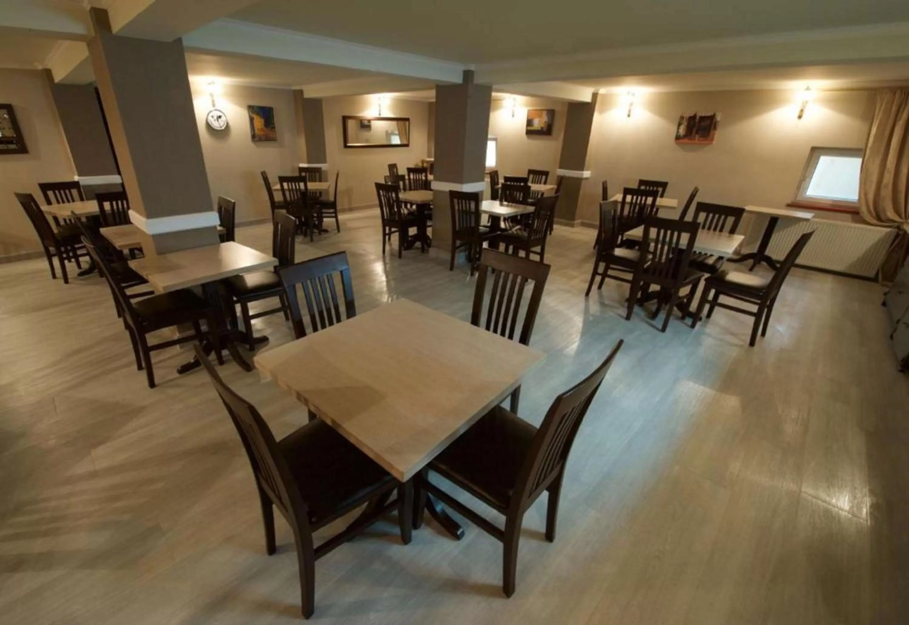 Restaurant/places to eat in Best Western Plus Lido Hotel