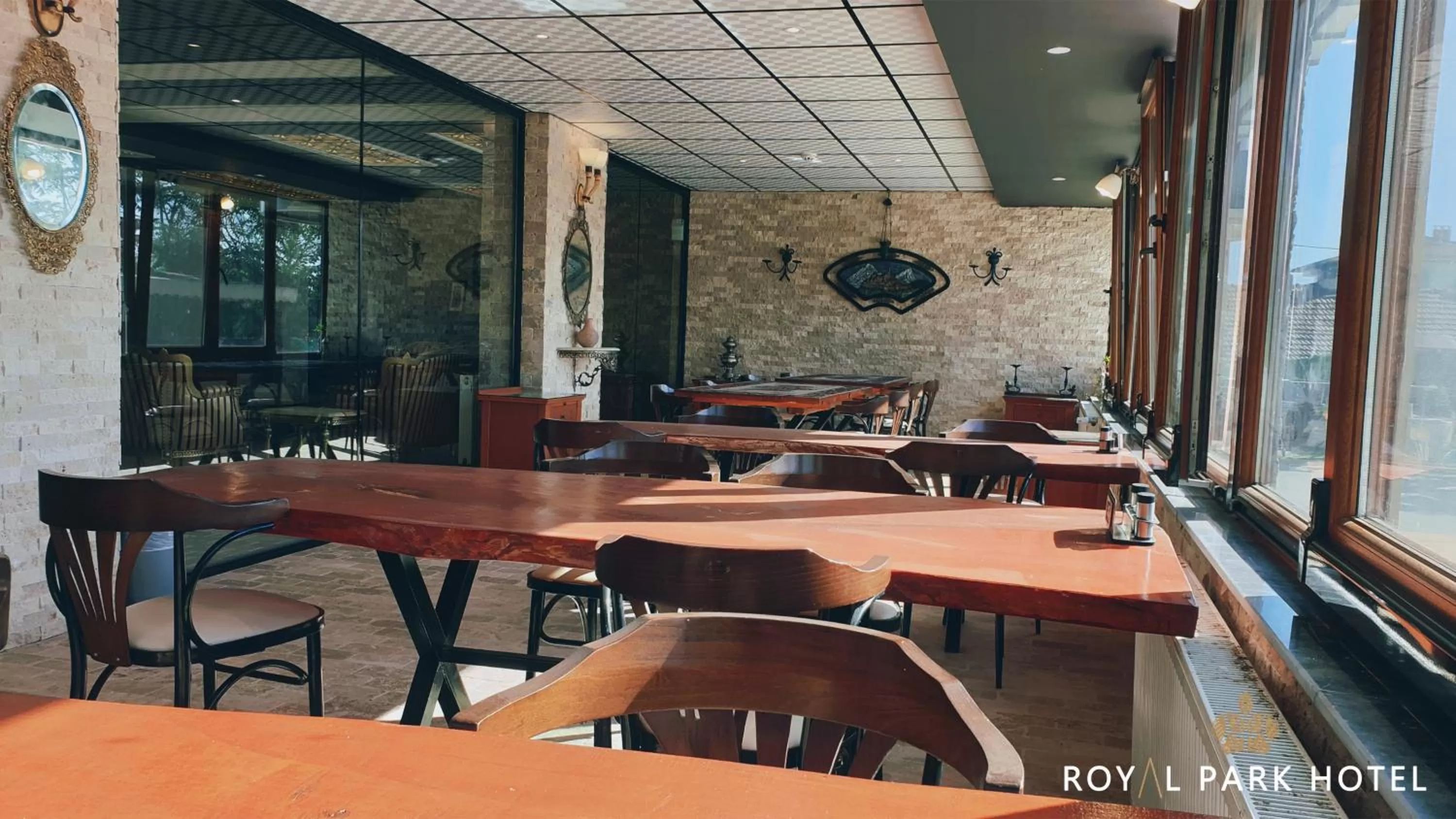 Restaurant/places to eat in Royal Park Hotel Corlu Bed and Breakfast