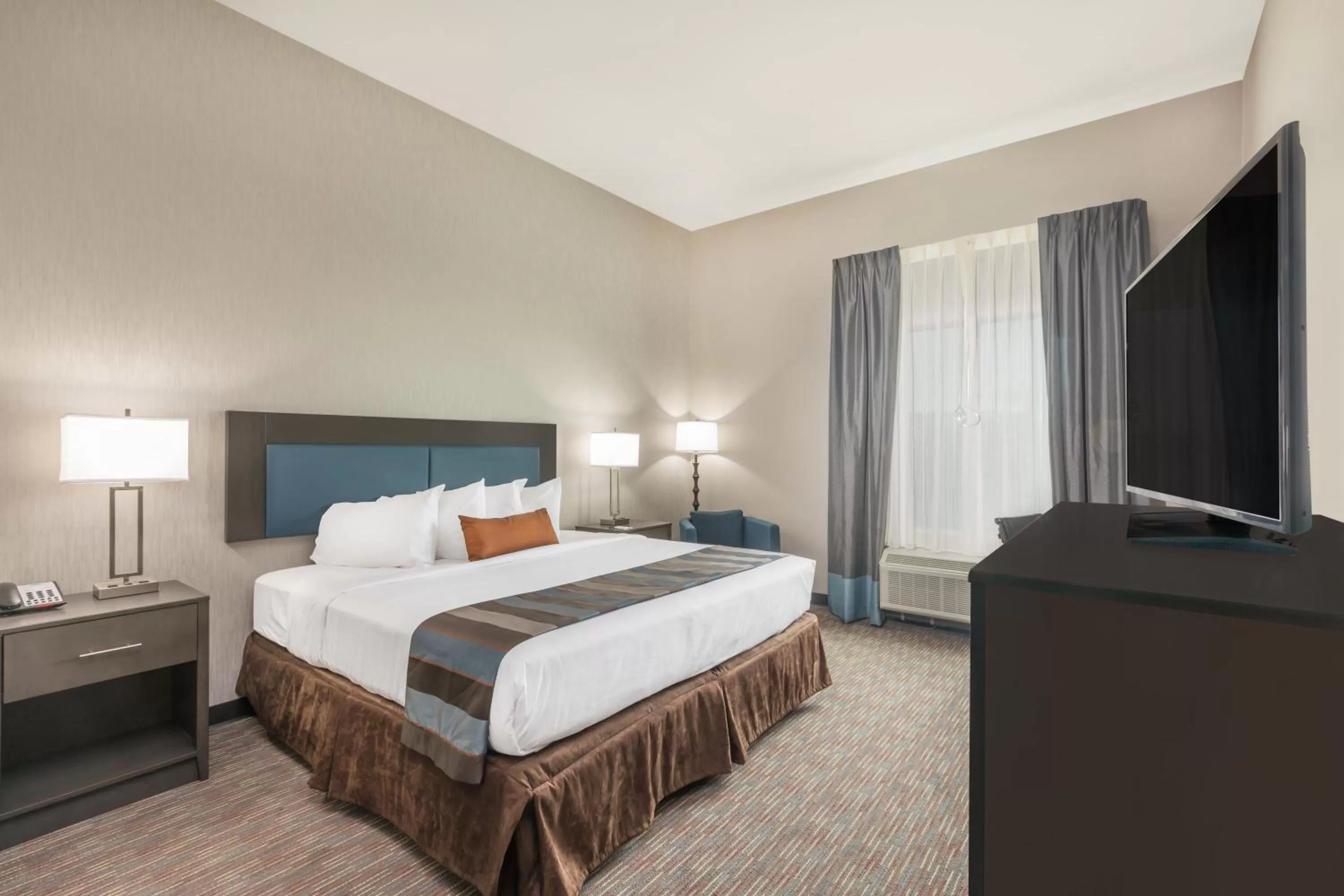 Bedroom, Bed in Wingate by Wyndham Lubbock