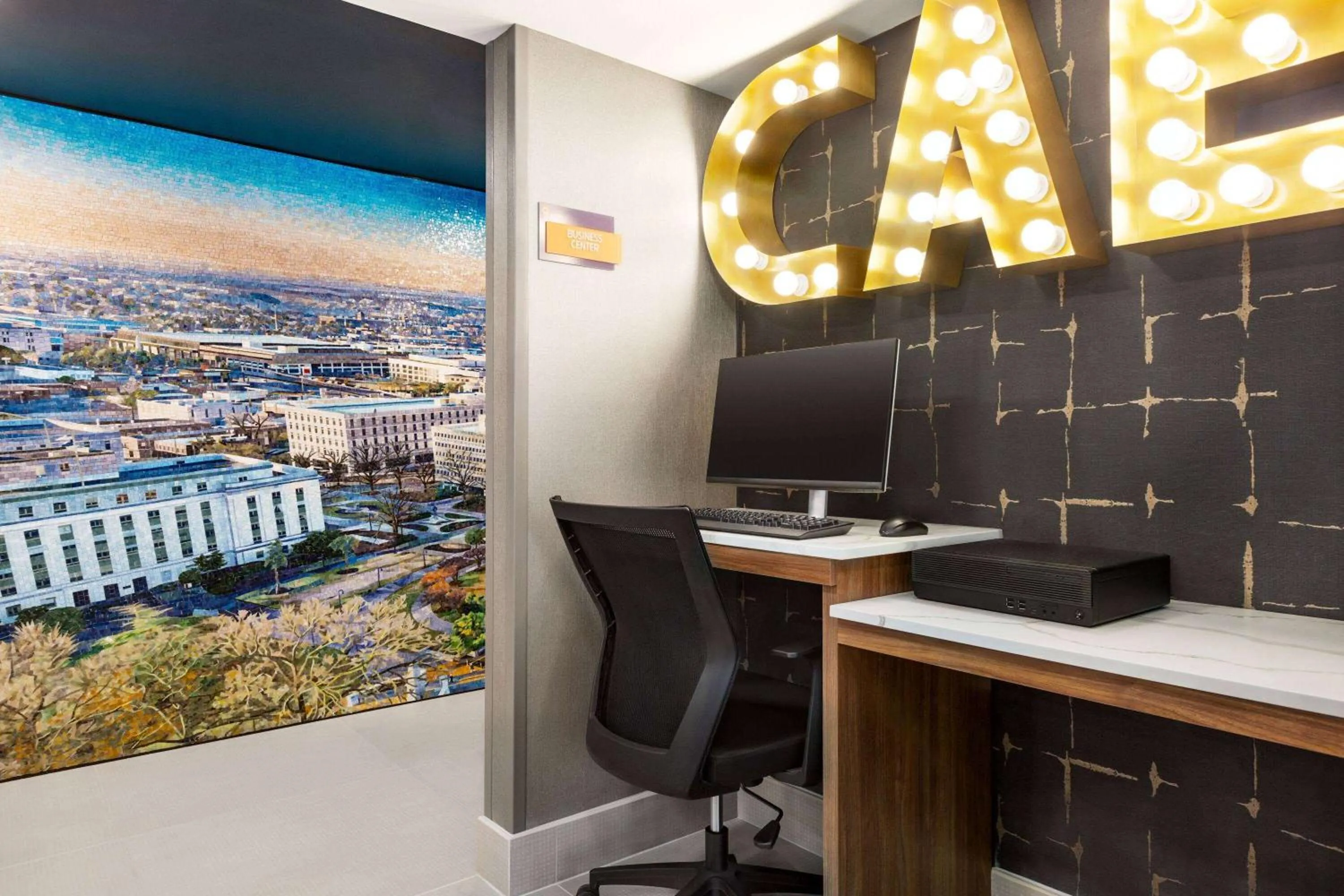 Business facilities in La Quinta Inn by Wyndham Columbia NE Fort Jackson