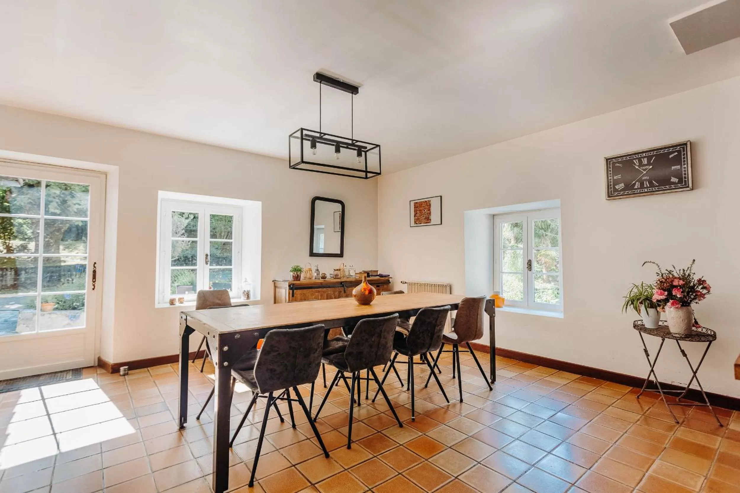 Dining area in Le moulin des Sens - SPA-SAUNA