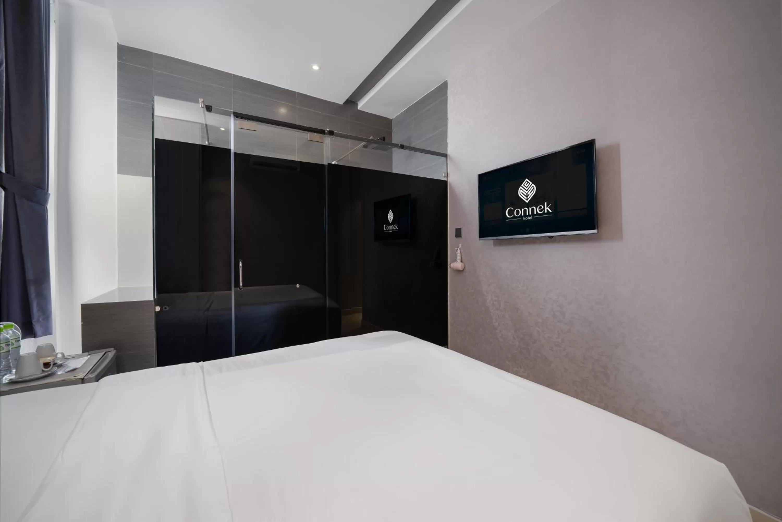 Photo of the whole room, Bed in Mari Queen Hotel - Bui Thi Xuan