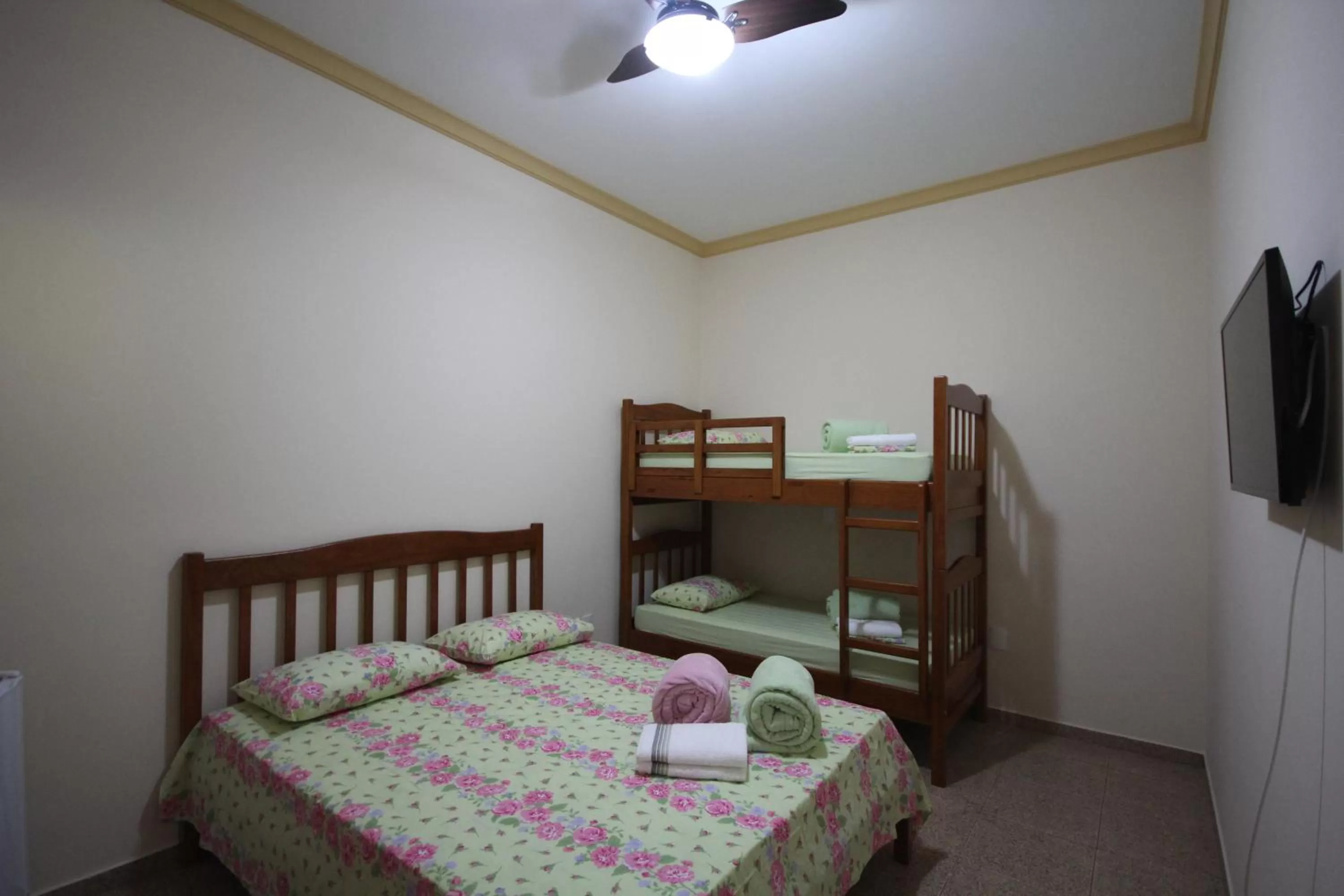 Photo of the whole room, Bunk Bed in Pousada Sorocabana