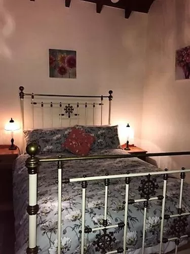 Photo of the whole room, Bed in Dingup House