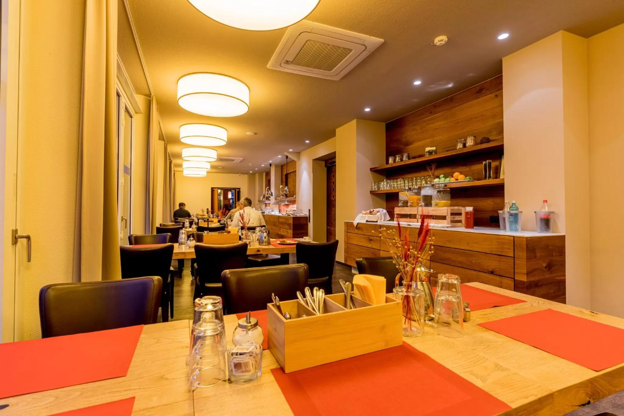 Restaurant/places to eat in Hotel Bacchus