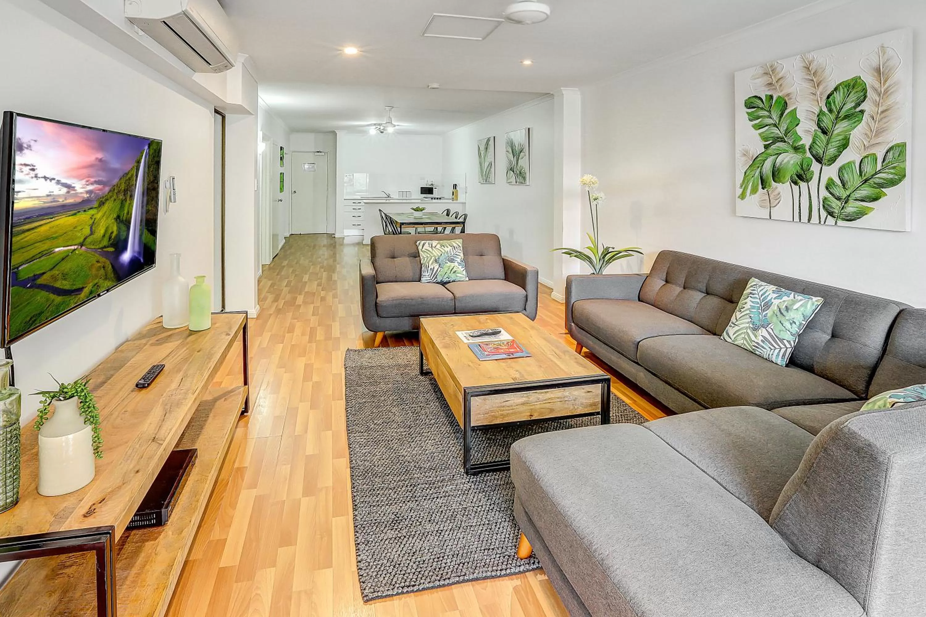 Kitchen or kitchenette in Cascade Gardens