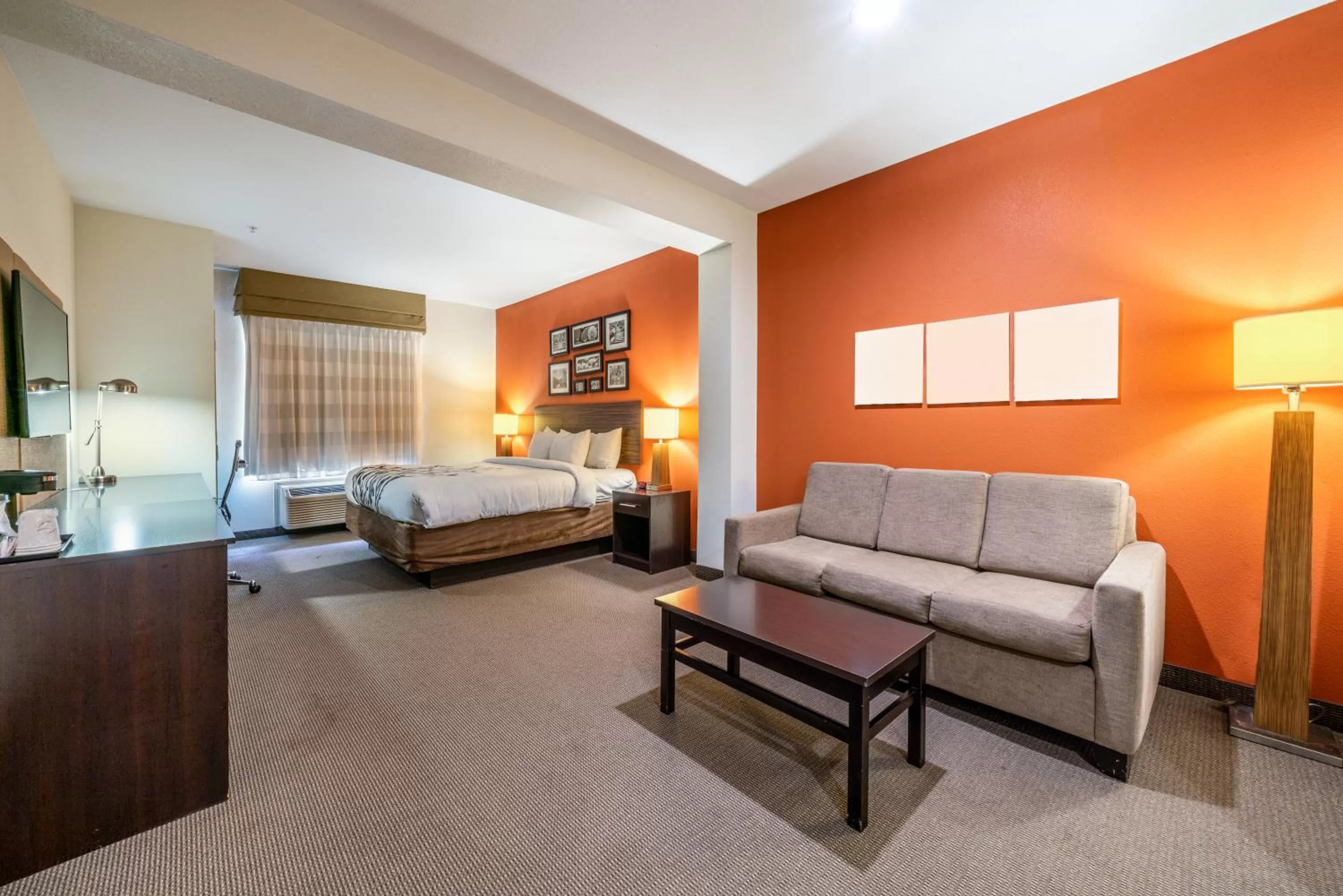 Photo of the whole room, Bed in Restwell Inn & Suites I-45 North