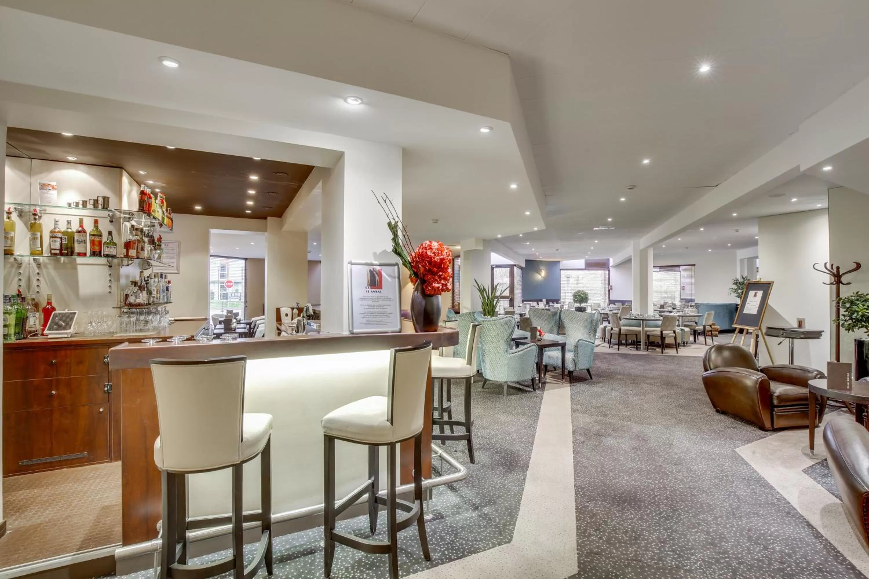 Restaurant/places to eat in Mercure Maurepas Saint Quentin