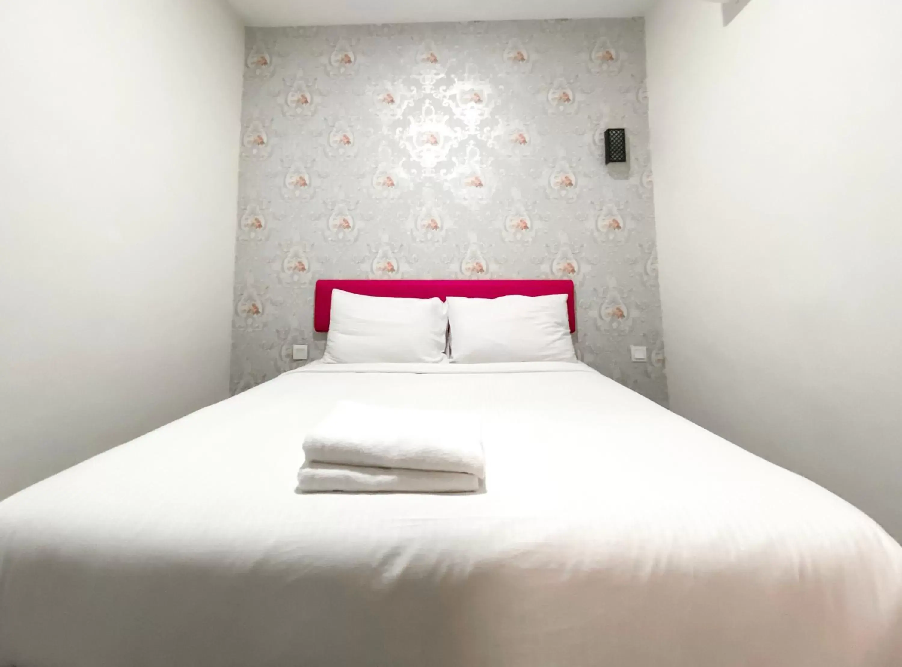 Standard Double Room with Shared Bathroom in Carlsun Hotel Standard Double Room with Shared Bathroom in Carlsun Hotel