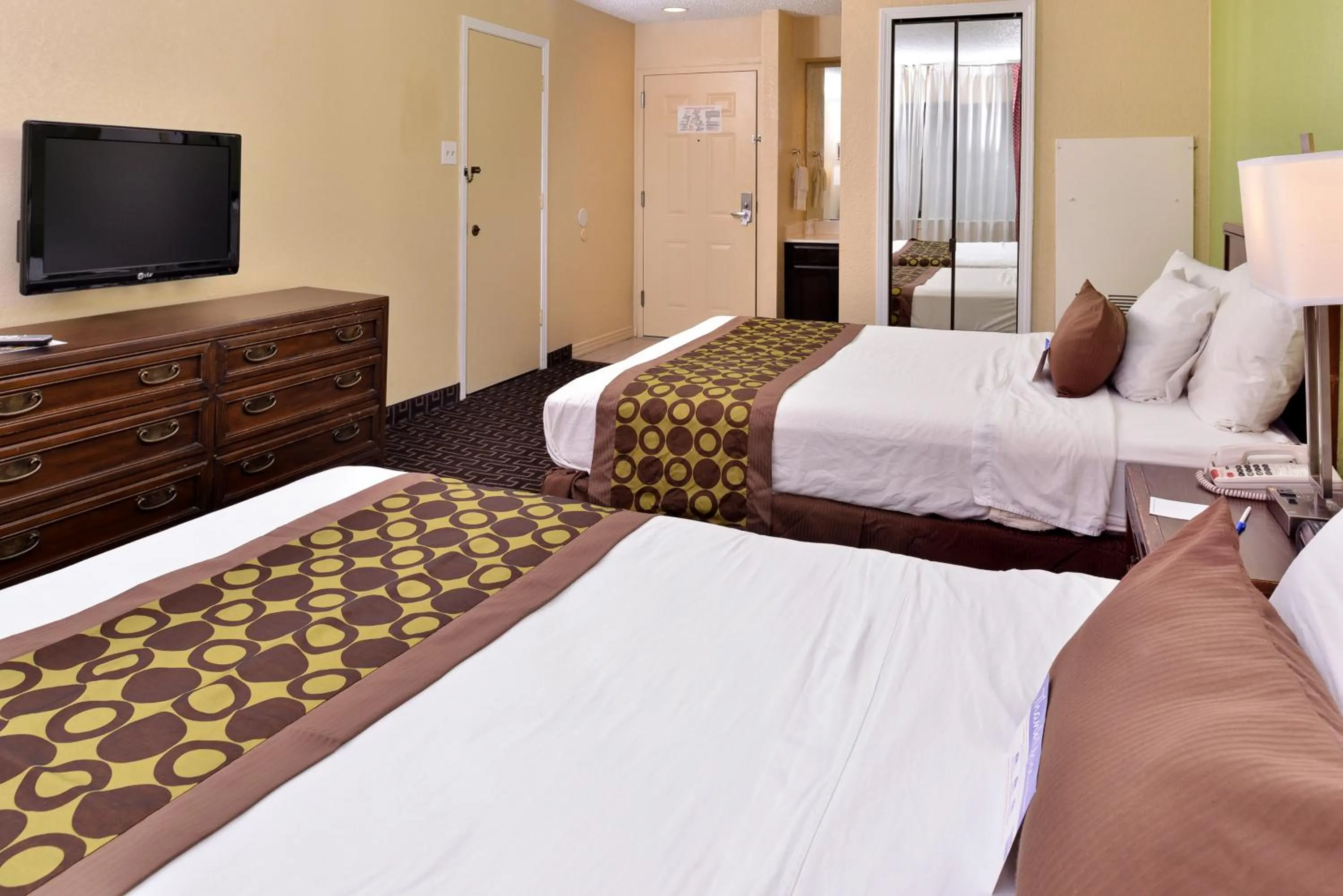 Bedroom, Bed in Americas Best Value Inn & Suites Extended Stay - Tulsa