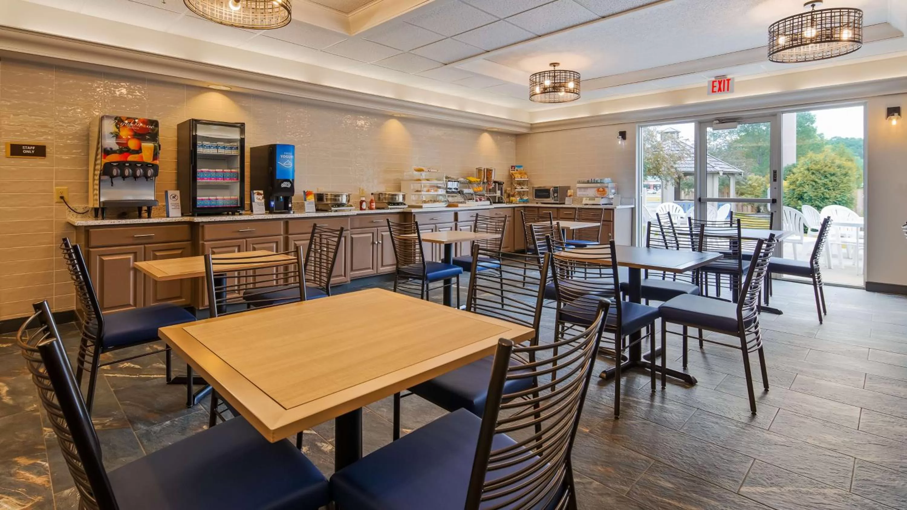 Restaurant/places to eat in Best Western Plus Hudson I-94