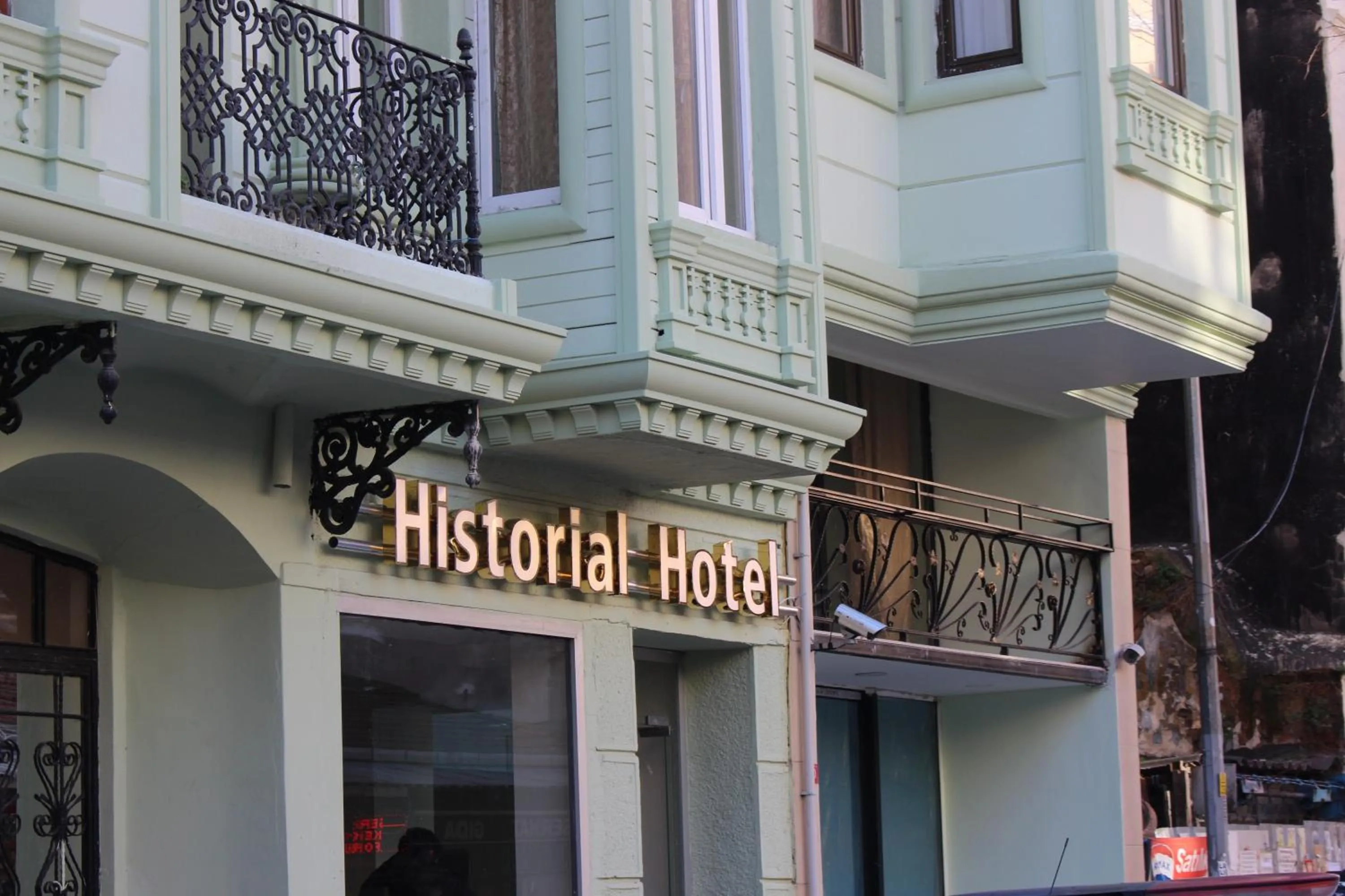 Facade/entrance in Historial Hotel