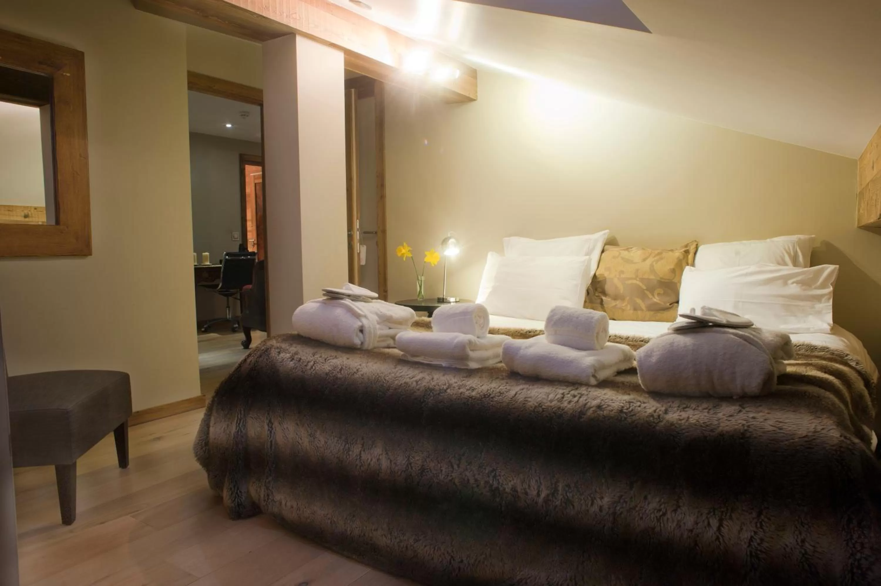 Bedroom, Bed in Chamois d'Or Hotel