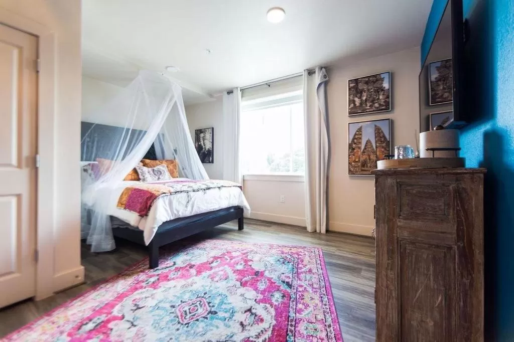 Bed in The Bishop Arts Hotel by Qresorts