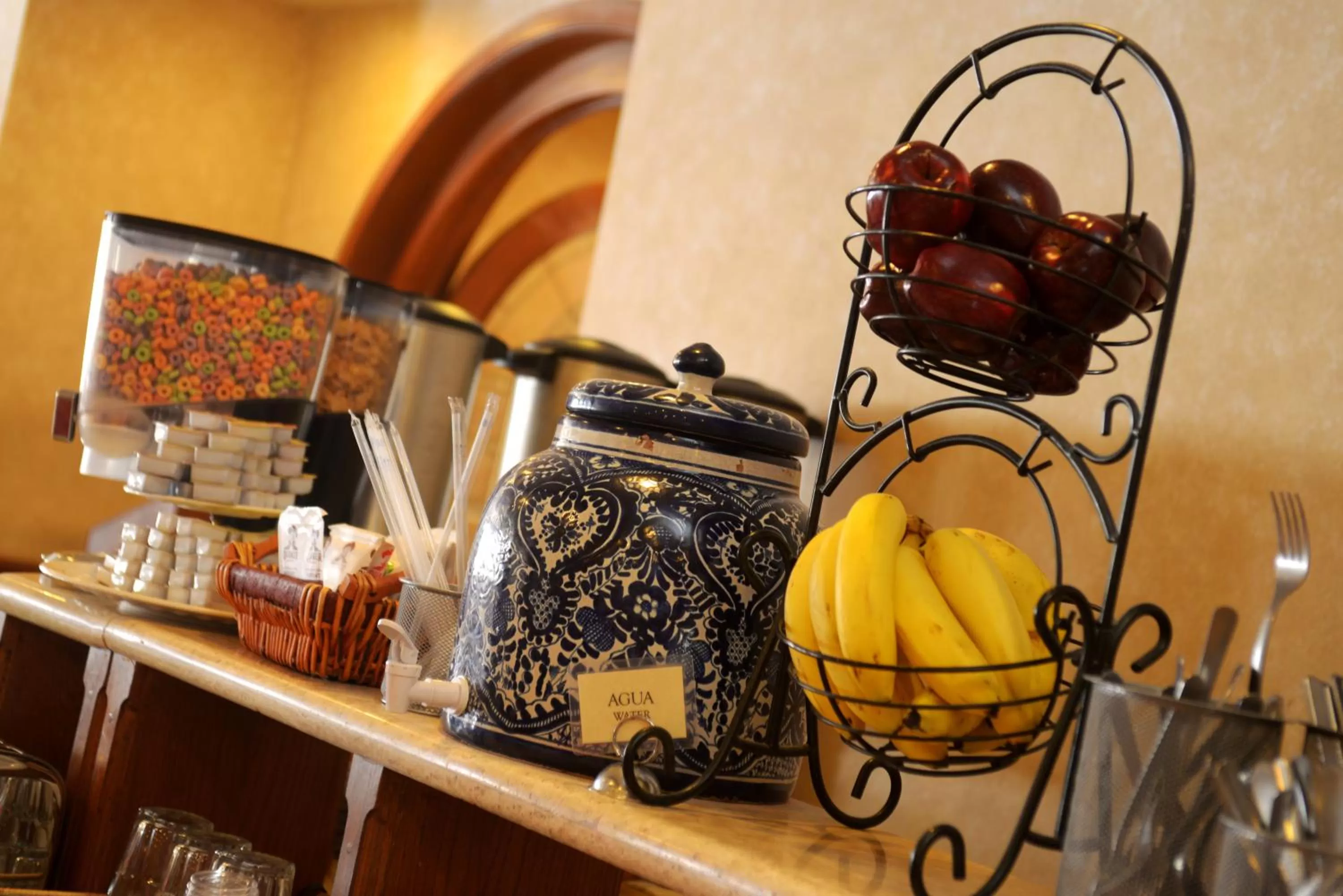 Buffet breakfast in Fresno Galerias