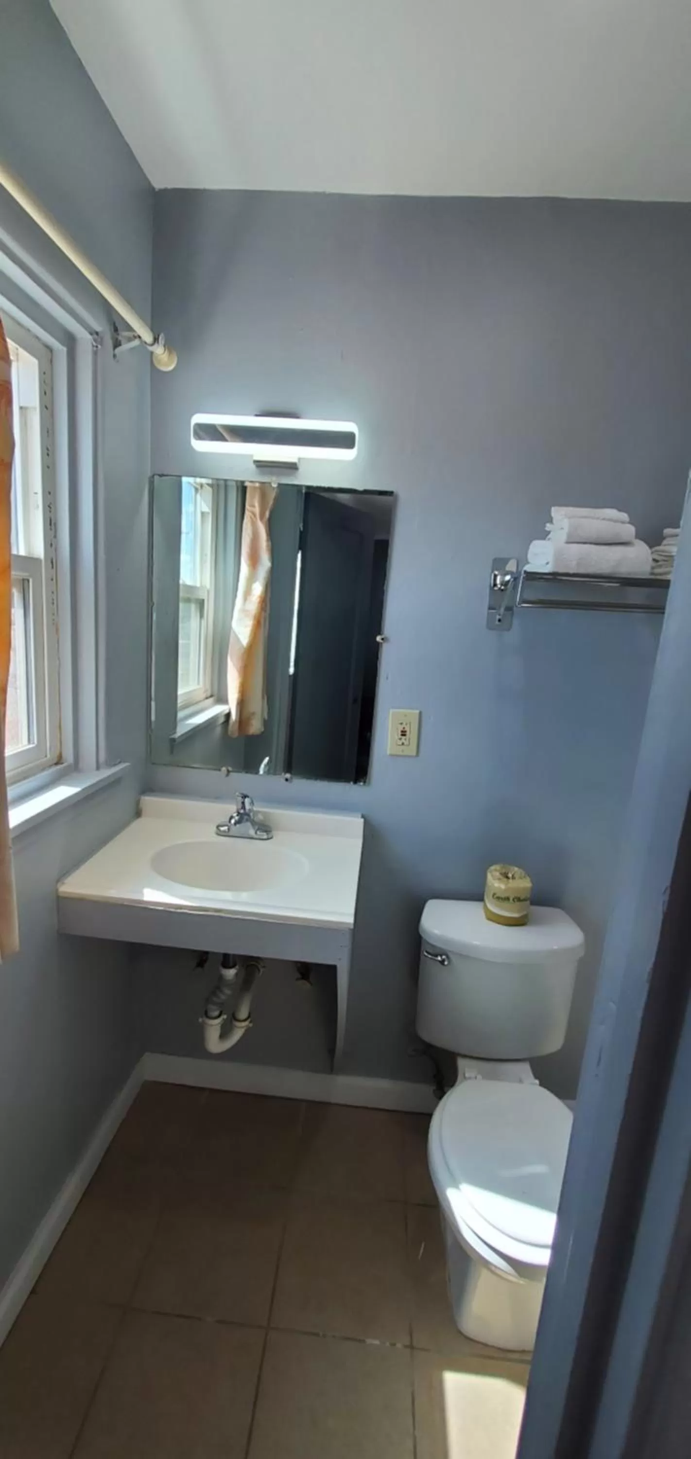 Toilet in Travelers Inn