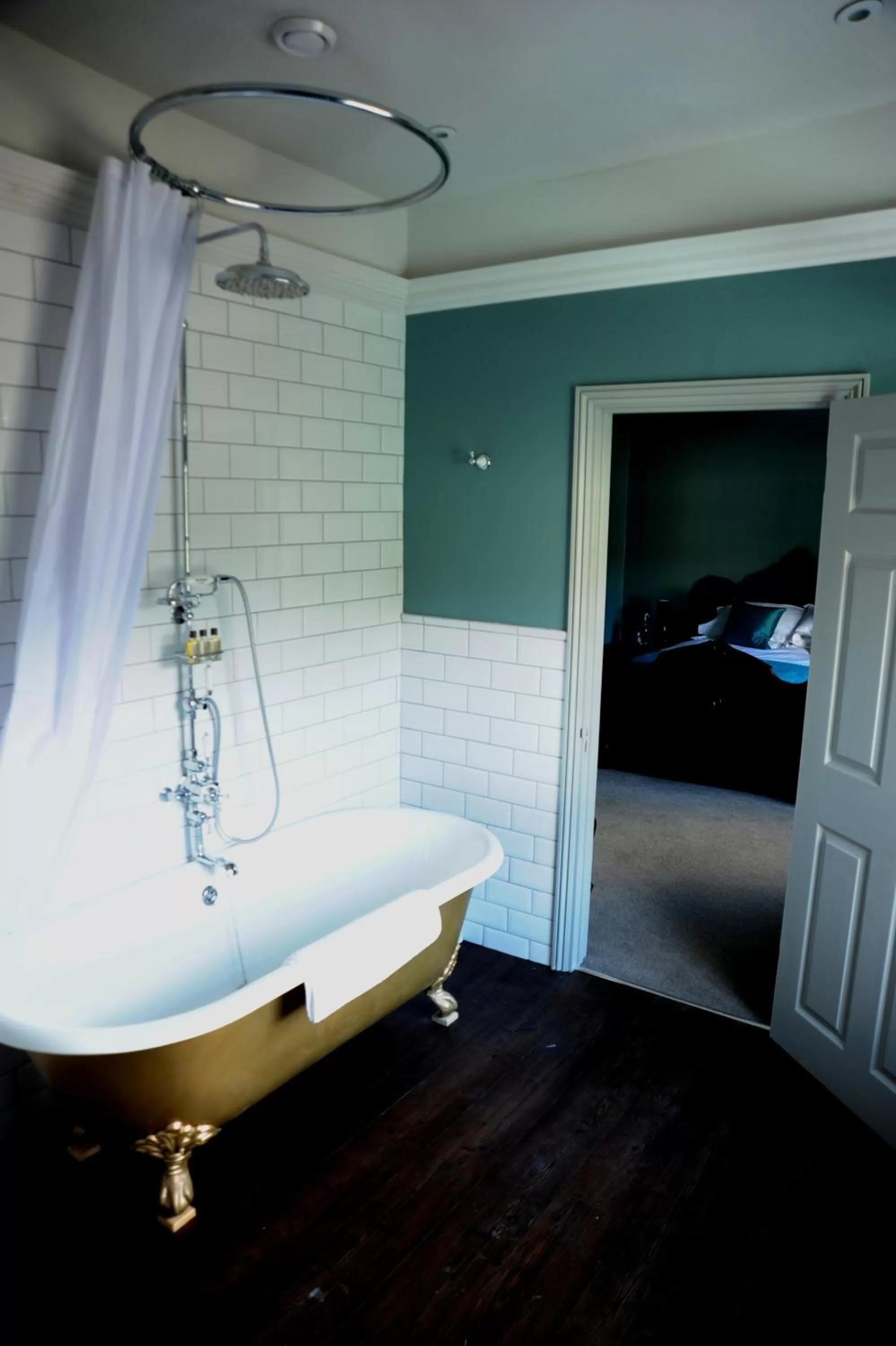 Bathroom, Bed in The Tunbridge Wells Hotel
