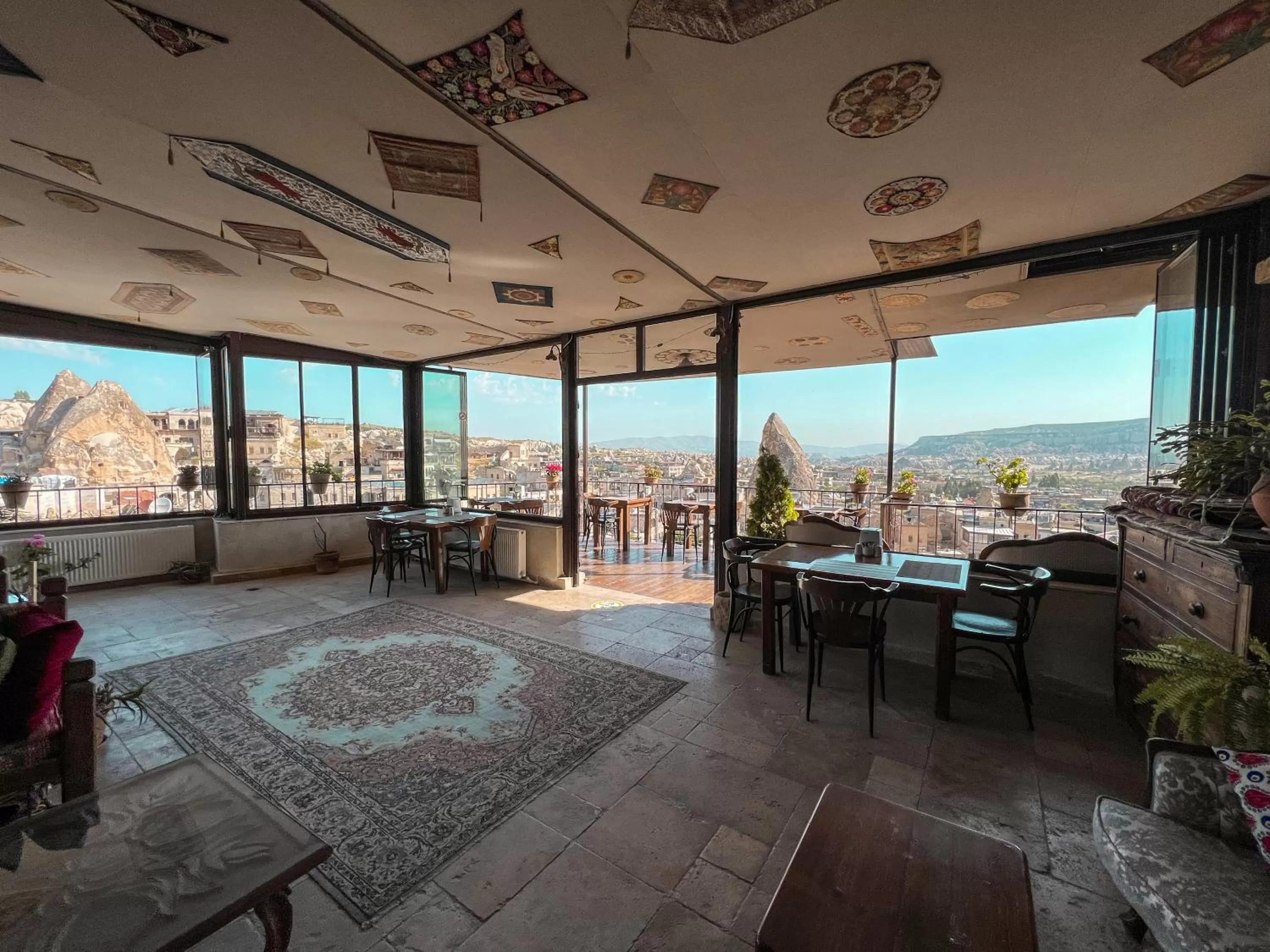 Property building, Restaurant/Places to Eat in Vista Cave Hotel