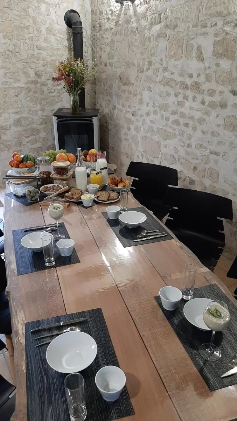 Breakfast in La BerryCurienne proche du Zoo de Beauval Saint-Aignan avec SDB, WC ET SPA PRIVATIF pour chaque chambre