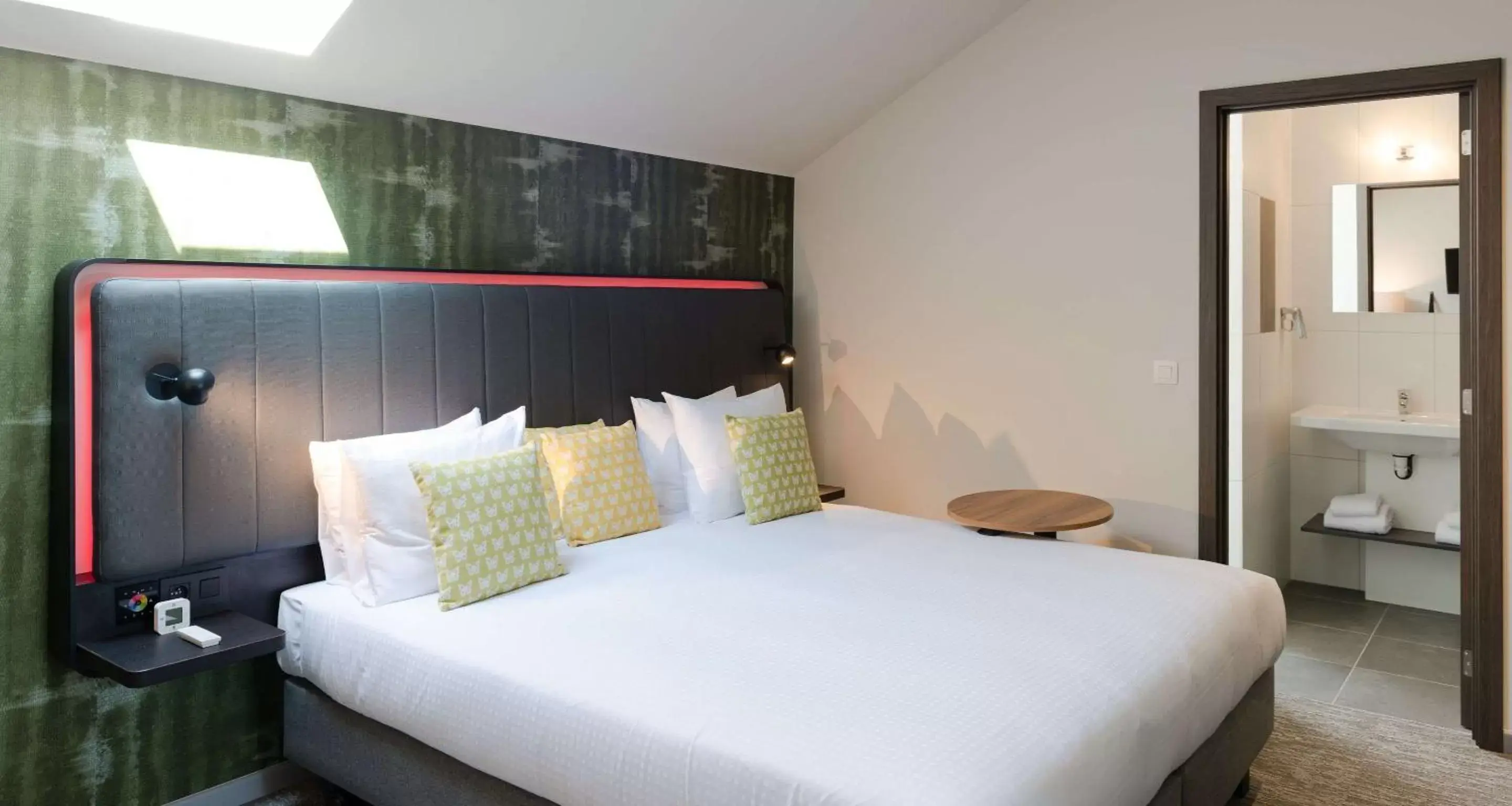 Twin Room - Disability Access in Best Western Hotel Wavre Twin Room - Disability Access in Best Western Hotel Wavre