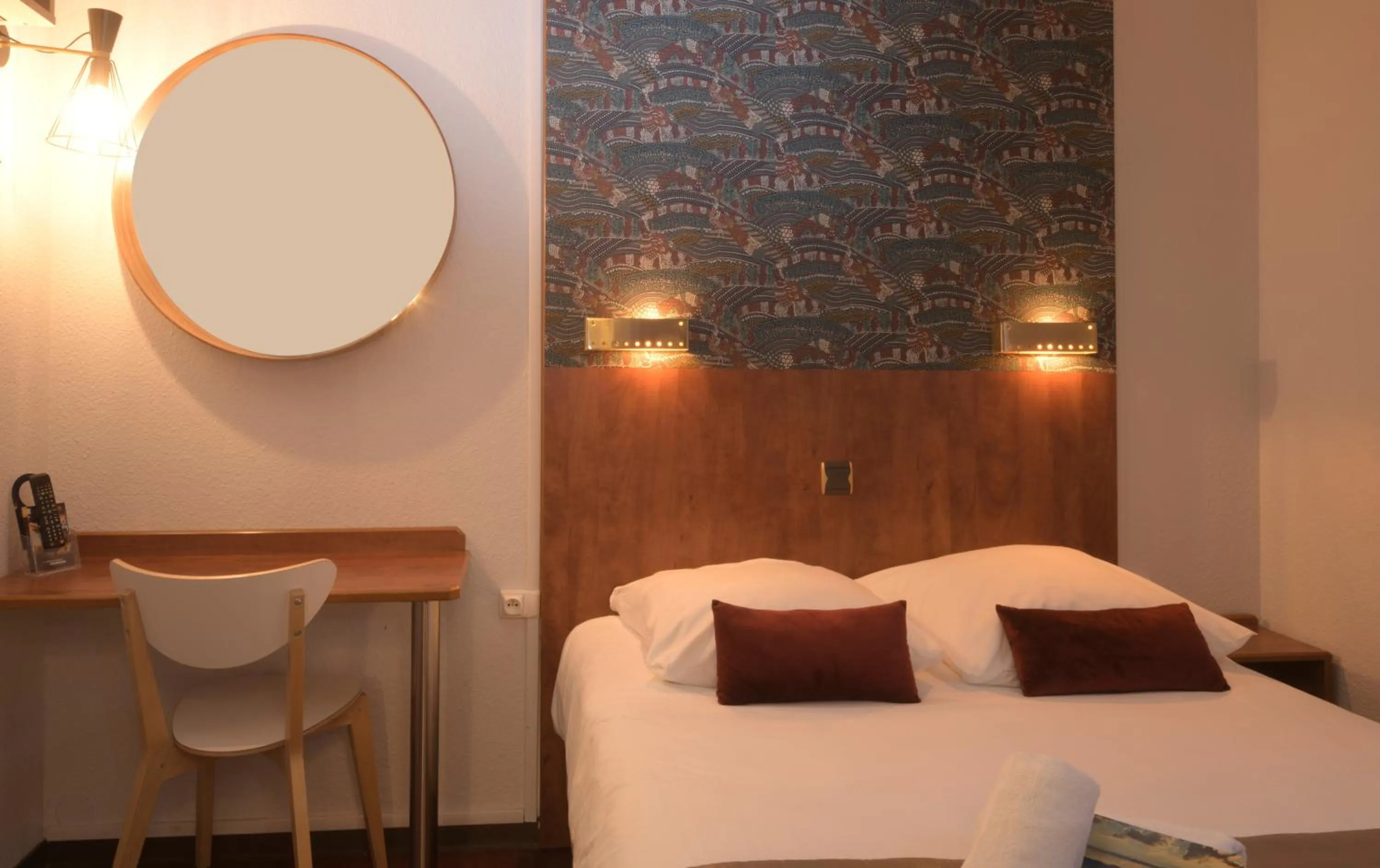 Bed in Hotel Arc-En-Ciel Colmar Contact Hotel