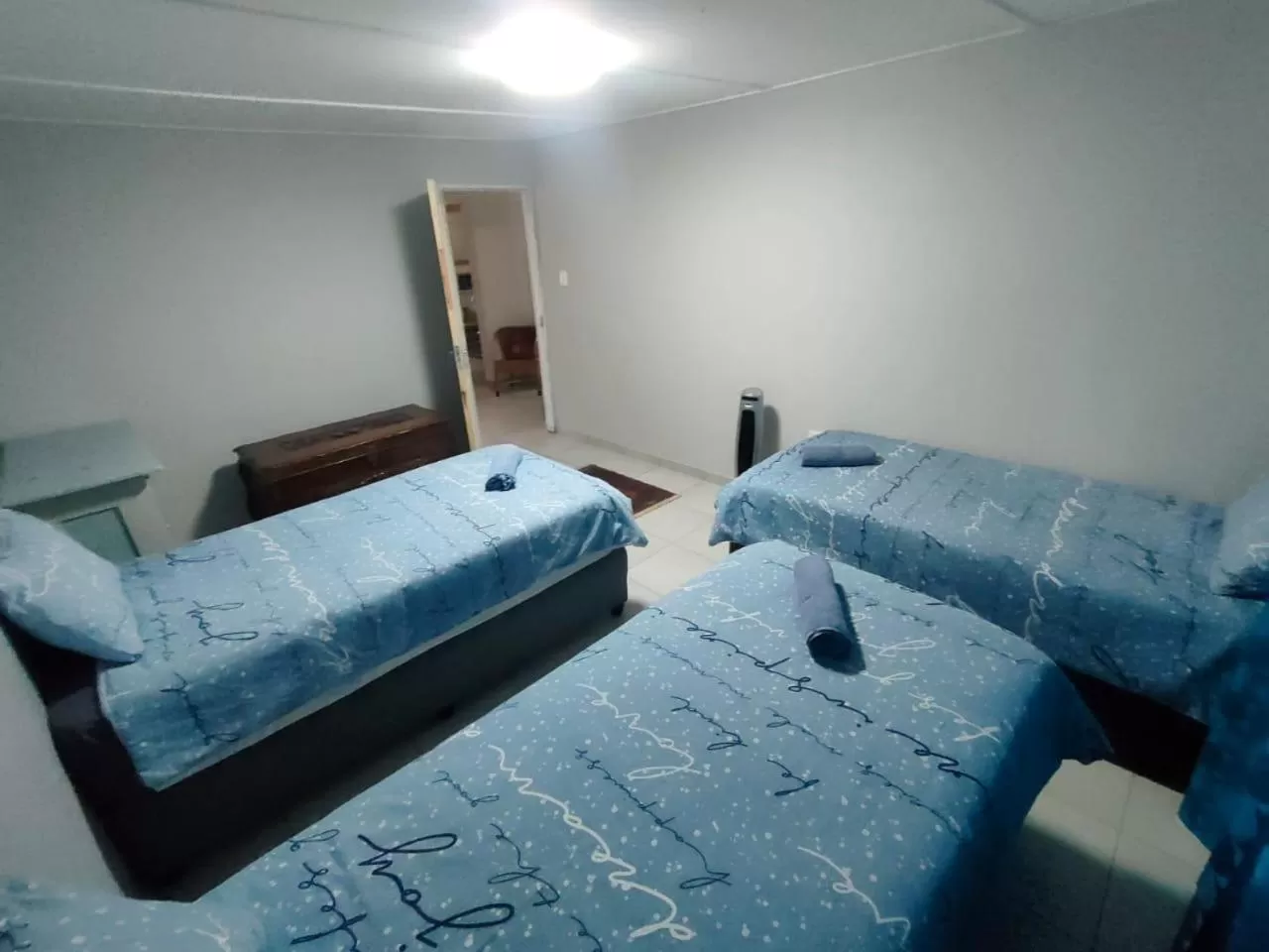 Photo of the whole room, Bed in Blue Mountain Farm Lodge, Cabins & Cottages