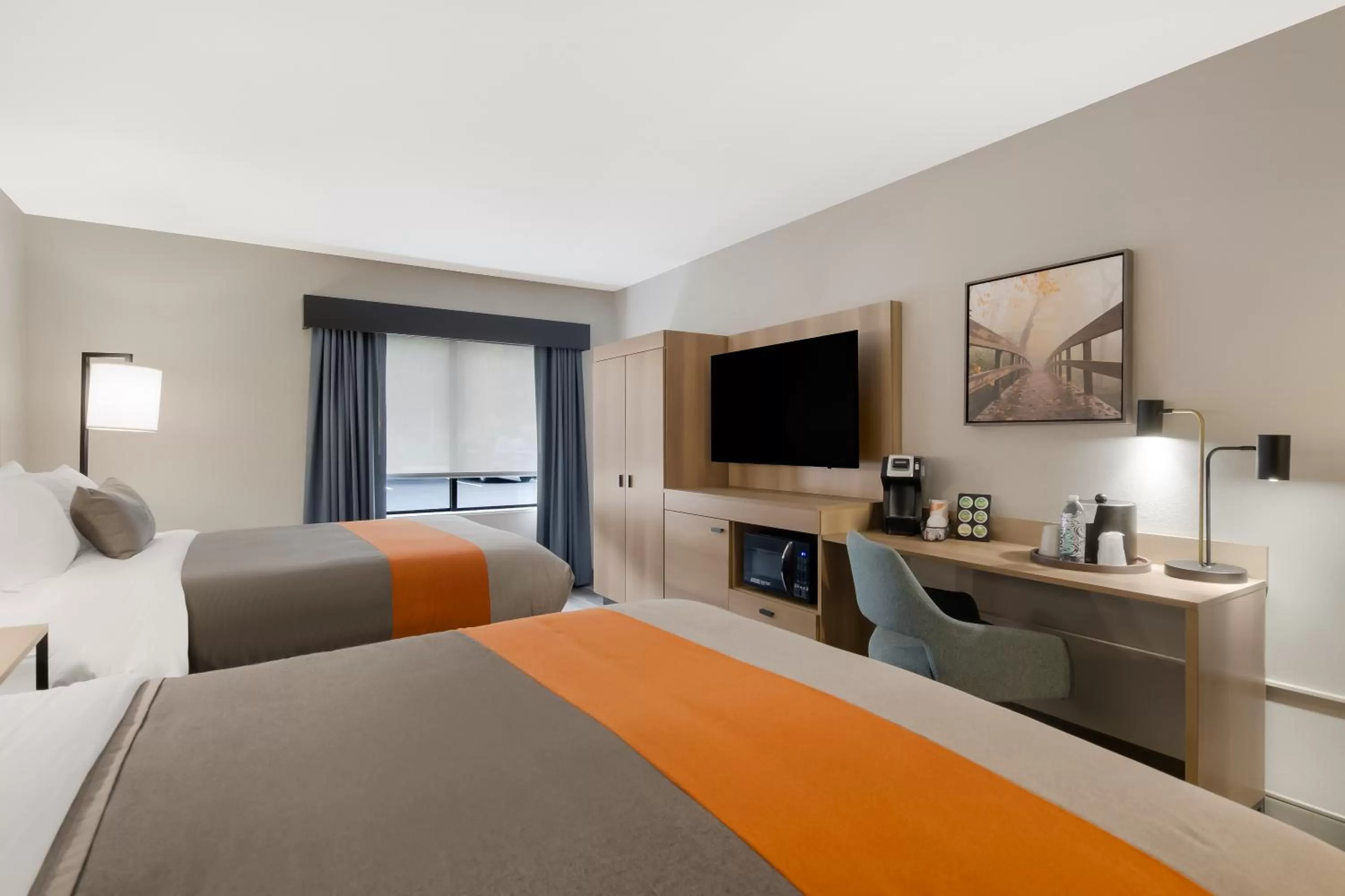TV and multimedia, Bed in Graystone Lodge, an Ascend Collection Hotel