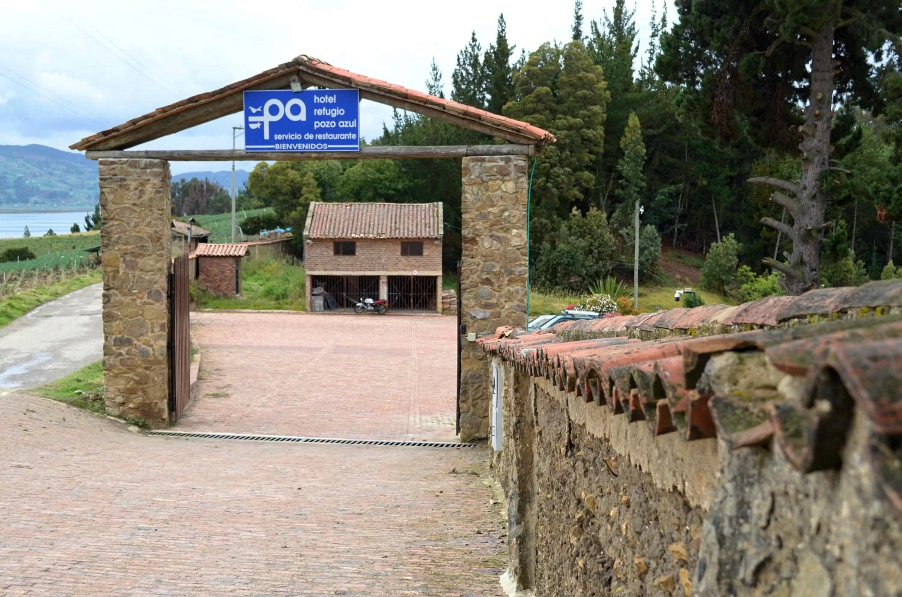 Facade/entrance, Property Building in Hotel Refugio Pozo Azul