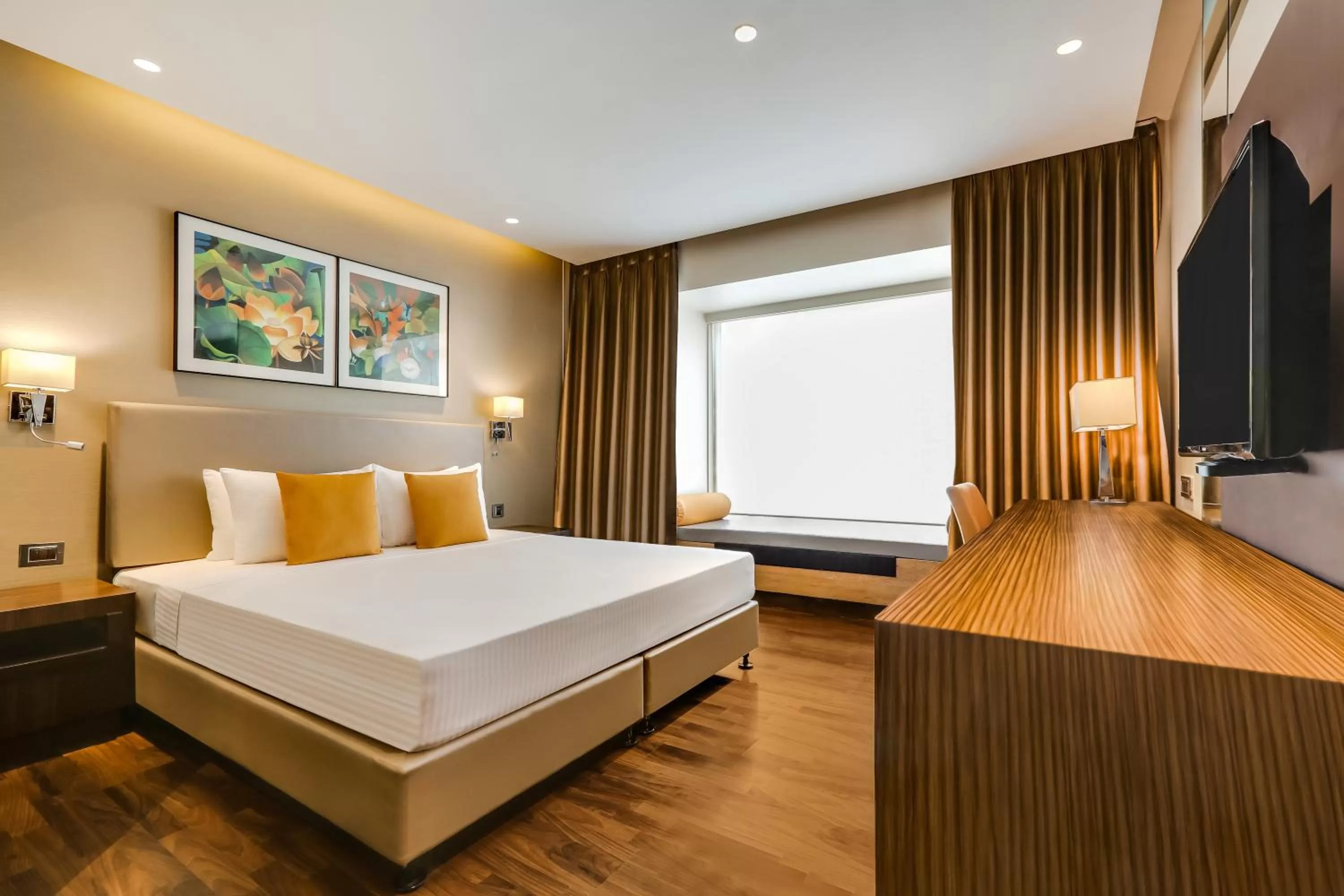 Photo of the whole room, Bed in Lemon Tree Hotel Viman Nagar Pune