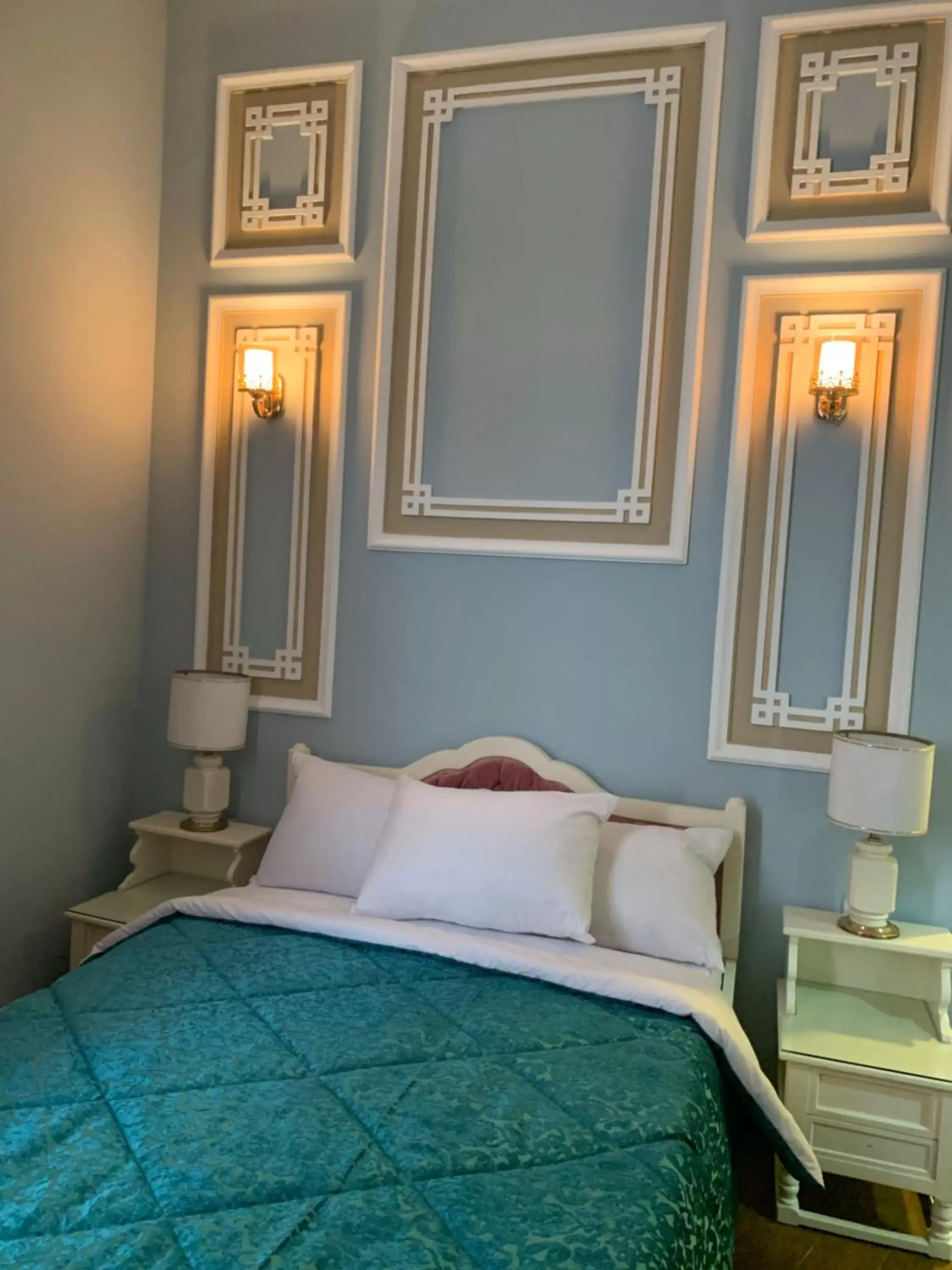 Deluxe Single Room in Cosmopolitan hotel Deluxe Single Room in Cosmopolitan hotel