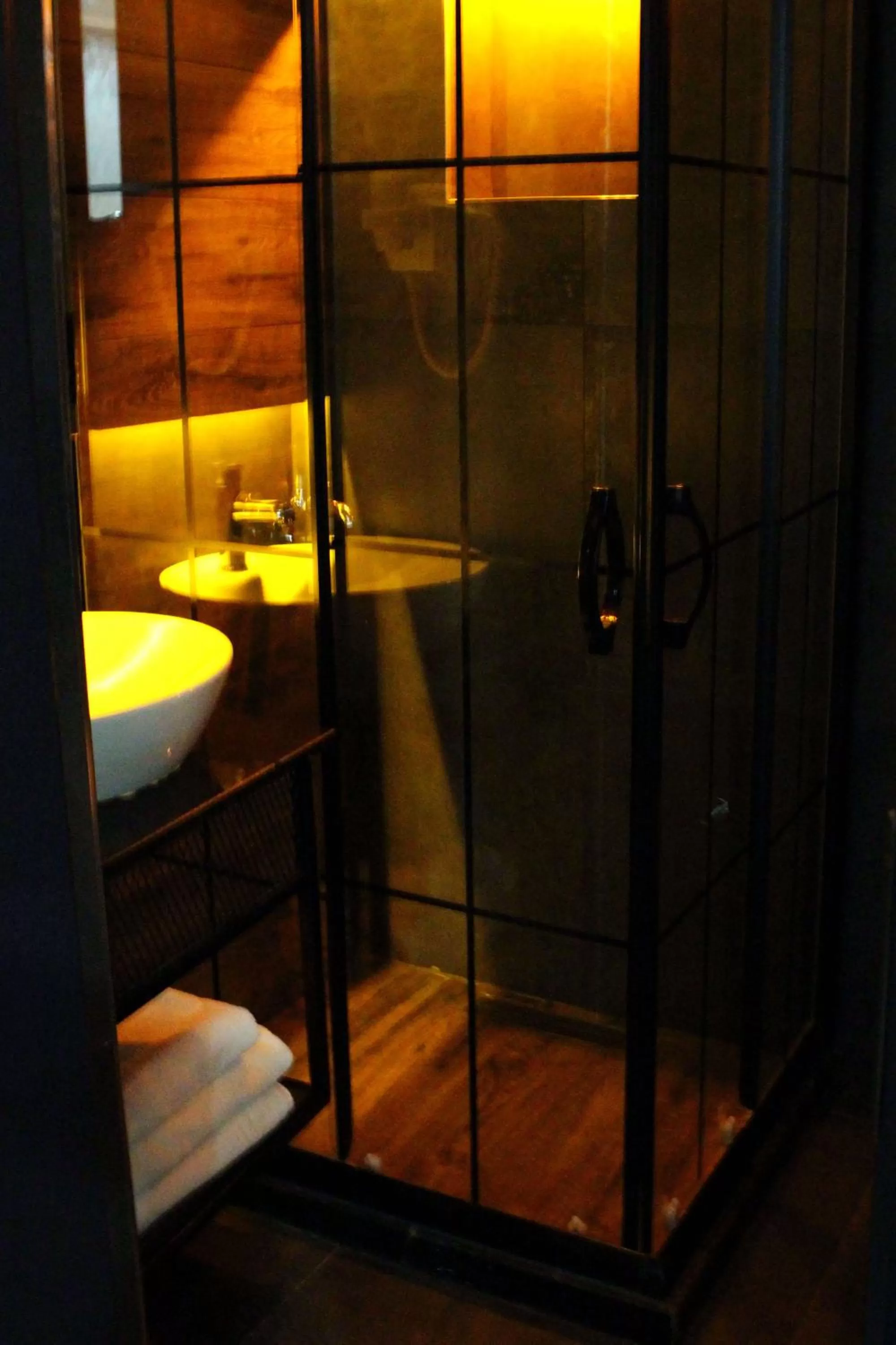 Shower in Istanbul Fair Hotel