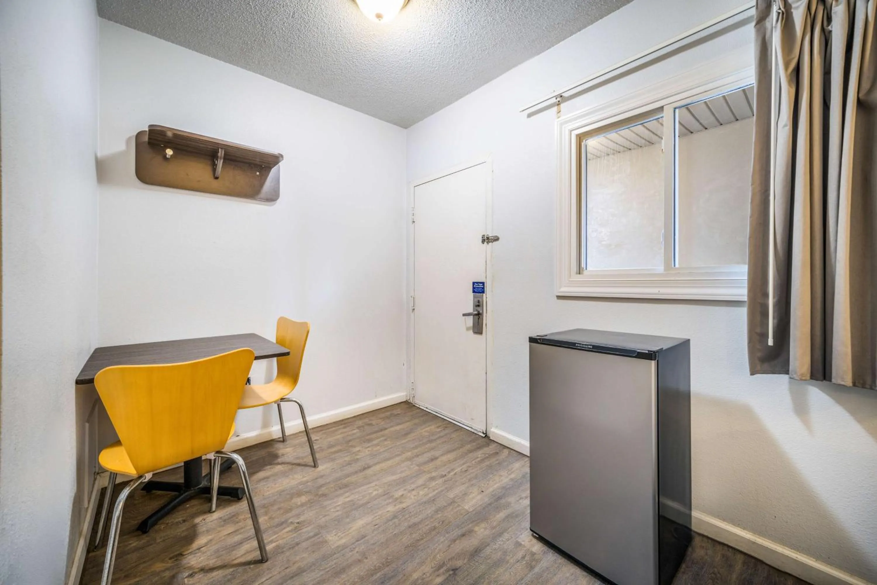 Photo of the whole room in Motel 6-Toms River, NJ