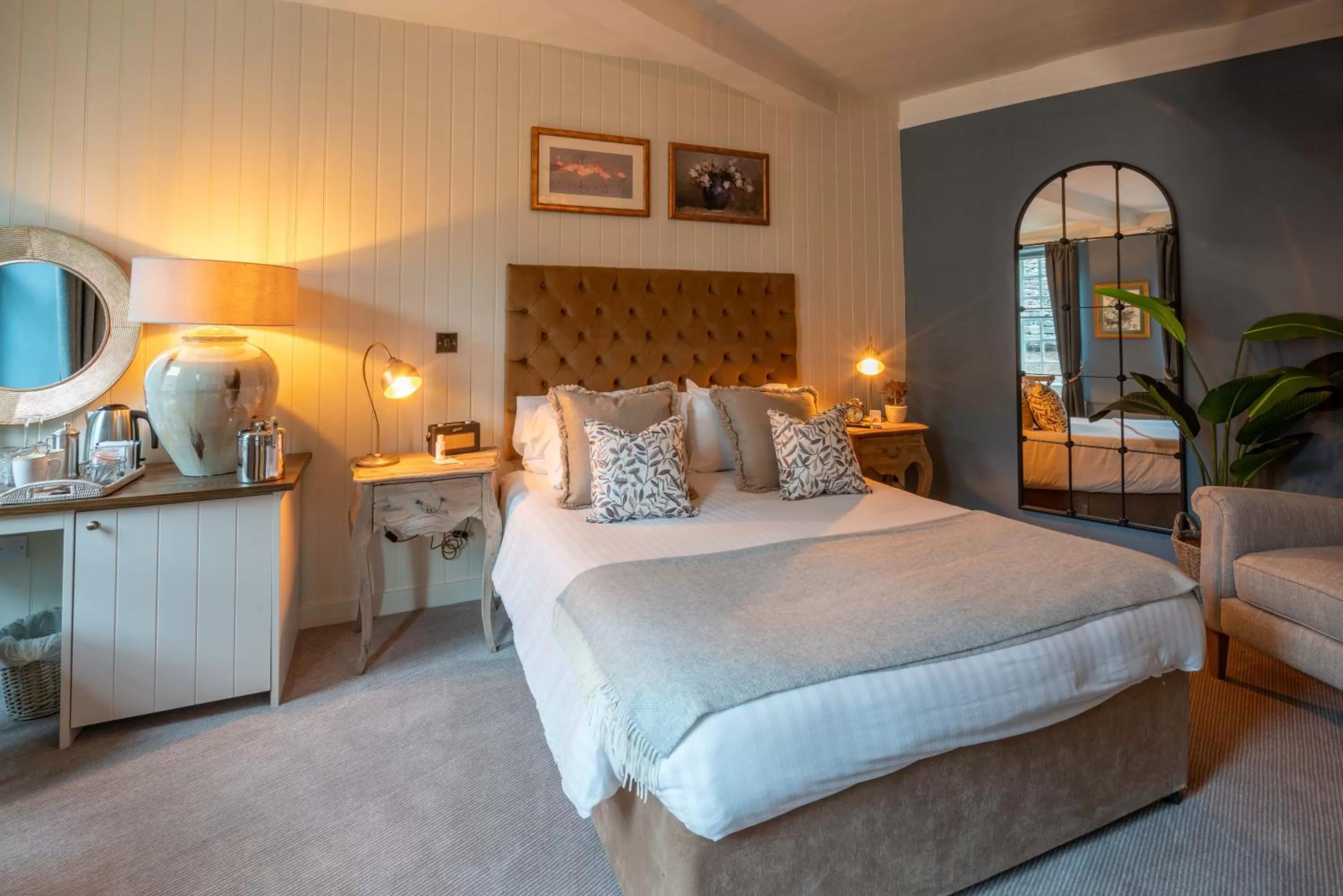 Bed in The George Inn & Plaine