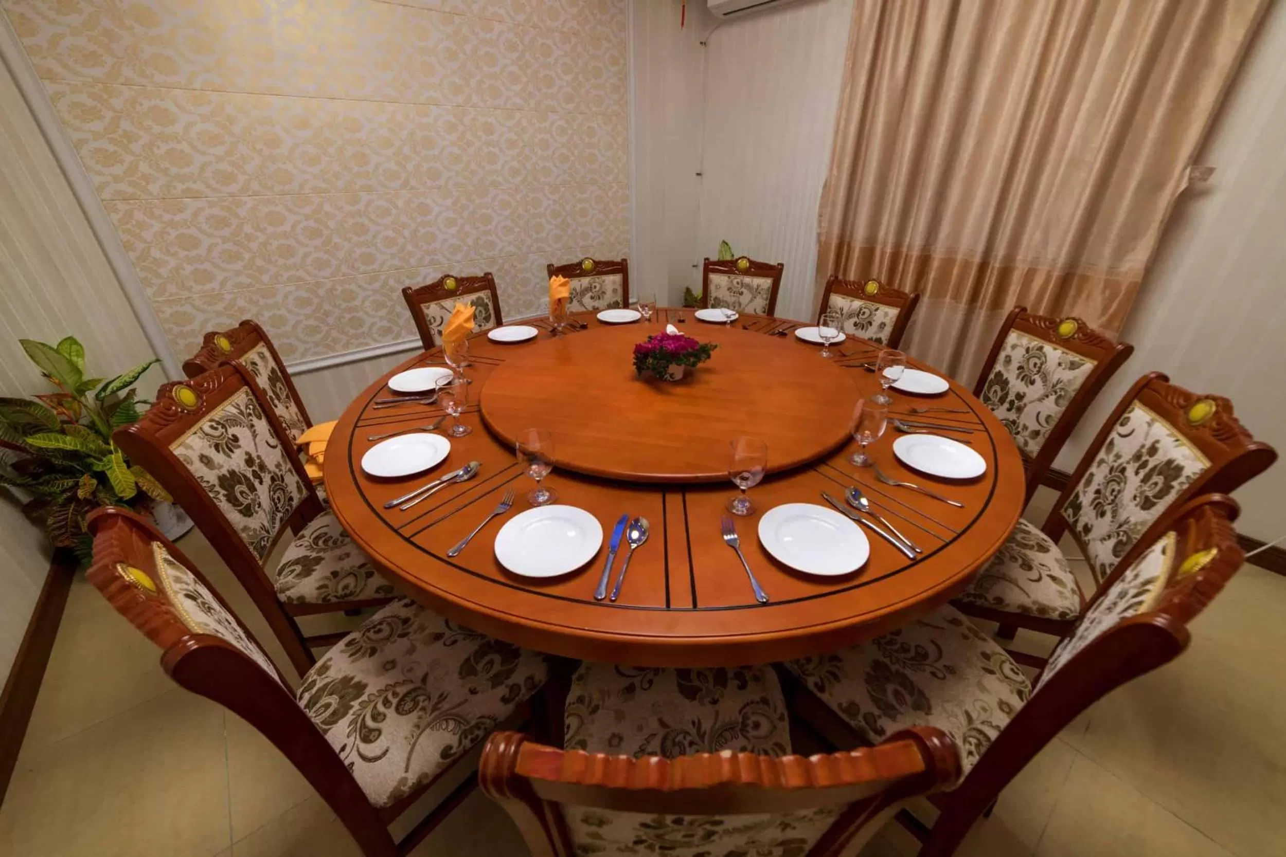 Banquet/Function facilities, Dining Area in Riverside Hotel