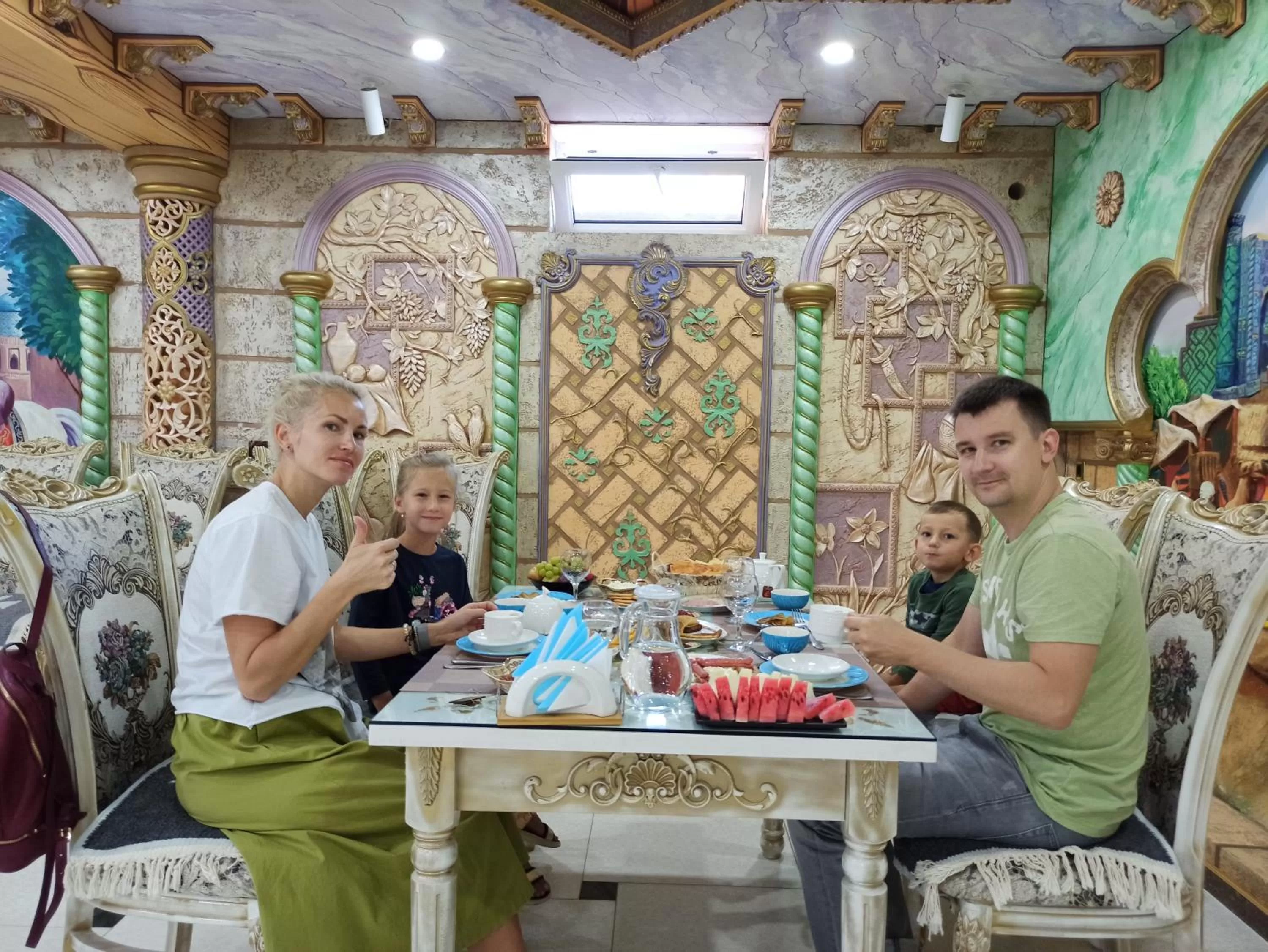 Restaurant/places to eat in Minor Boutique Hotel