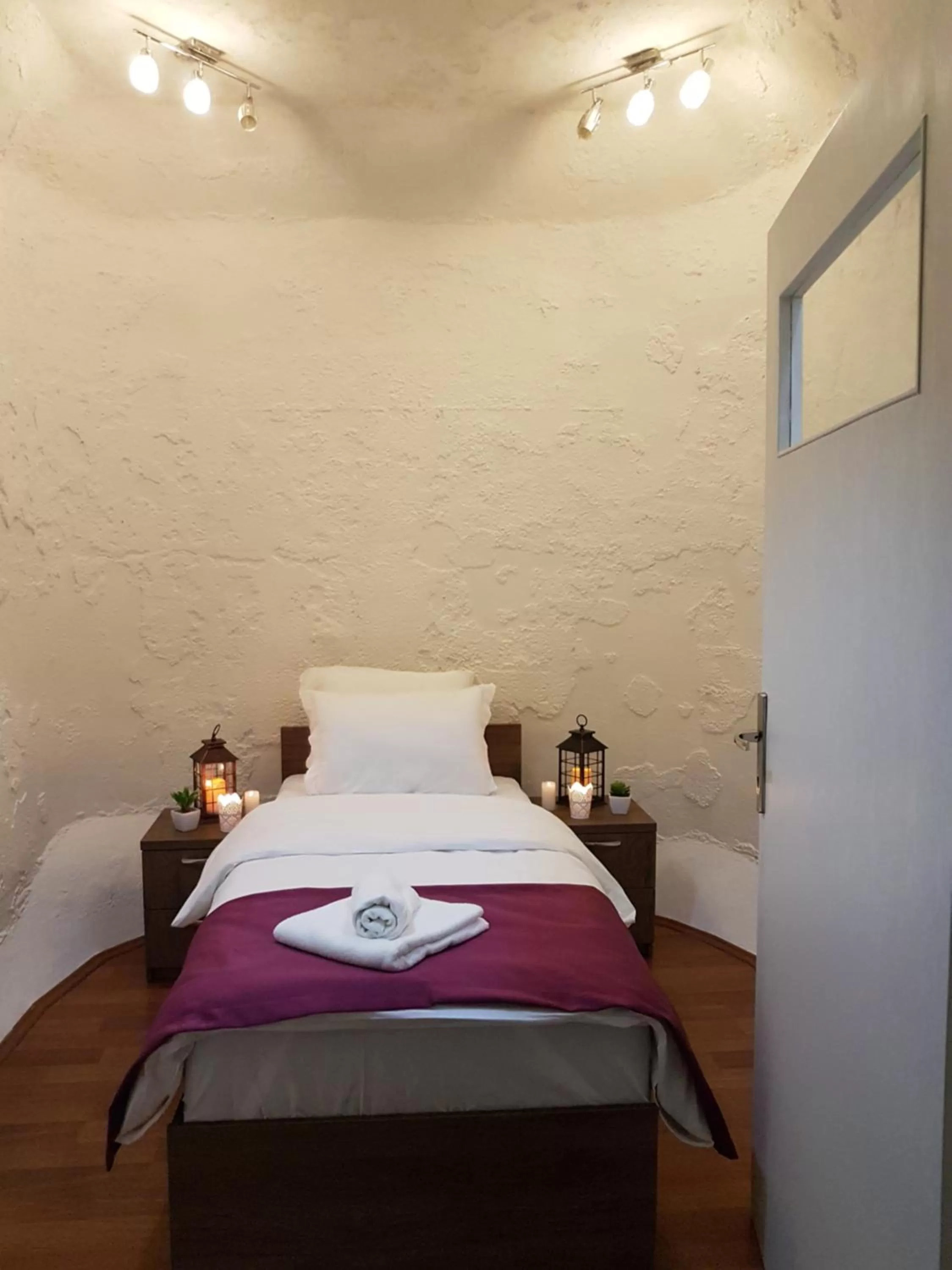 Bed in Hotel and winery LOZAR