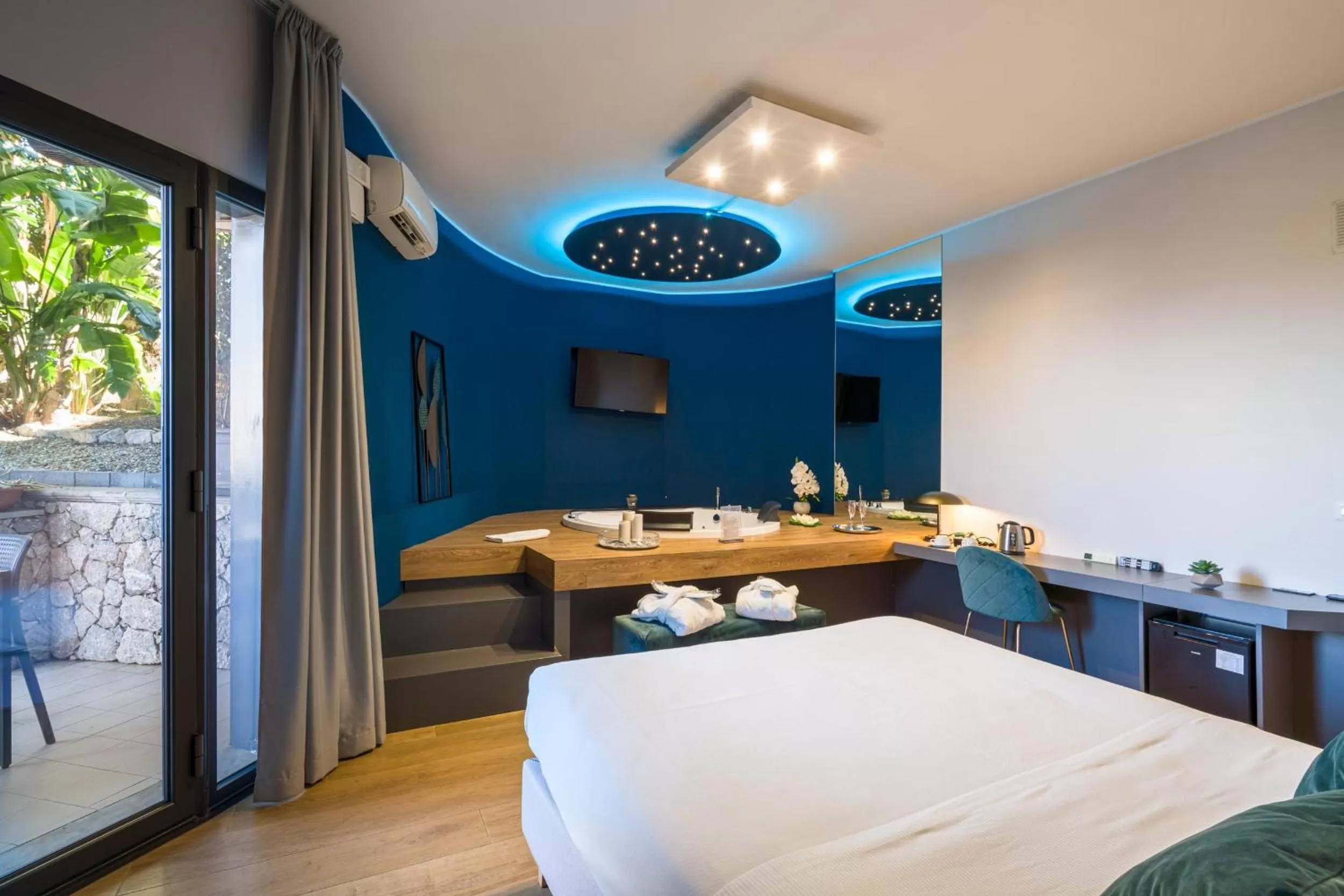 Bed in Taormina Palace Hotel