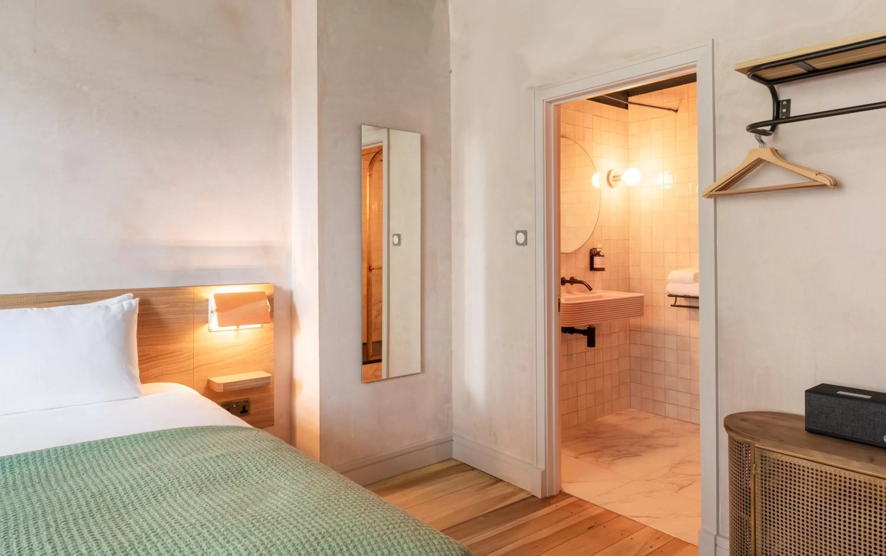 Bedroom, Bed in The Alan